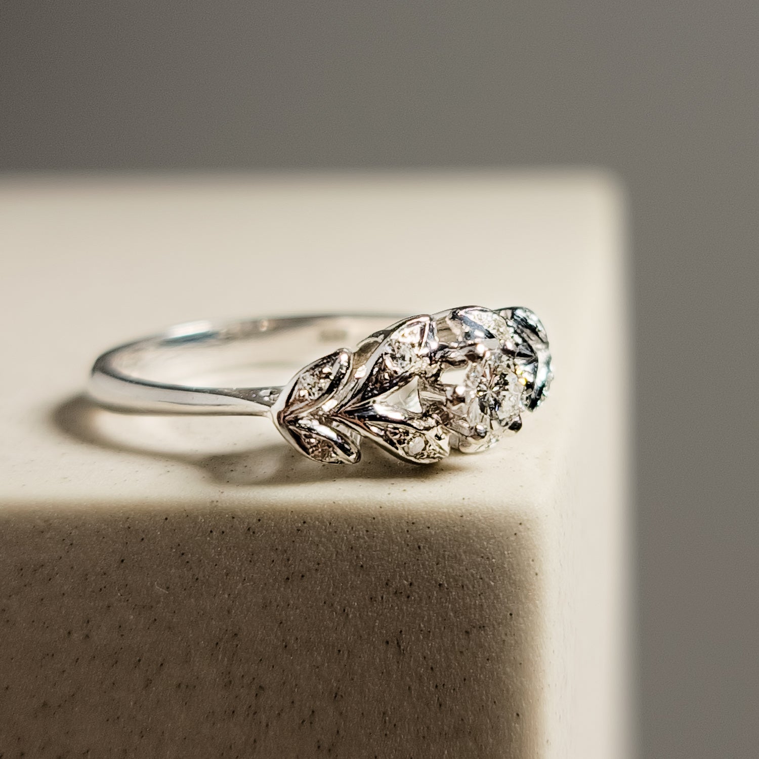 Exquisiter Vintage - Weißgoldring mit Brillanten - Honey Jewelry