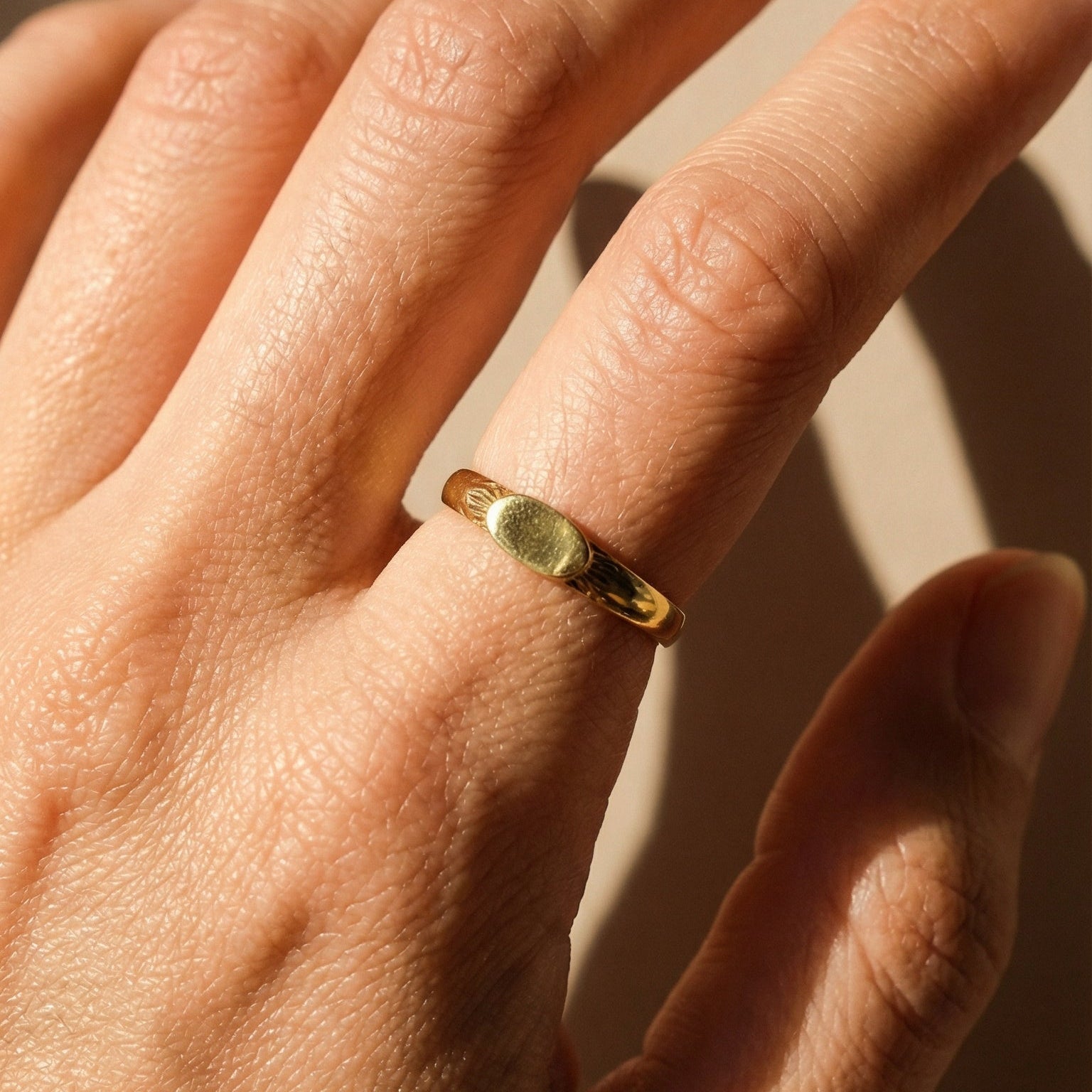 Feiner Vintage - Siegelring aus 18K Gelbgold – klein, edel, gravierbar - Honey Jewelry