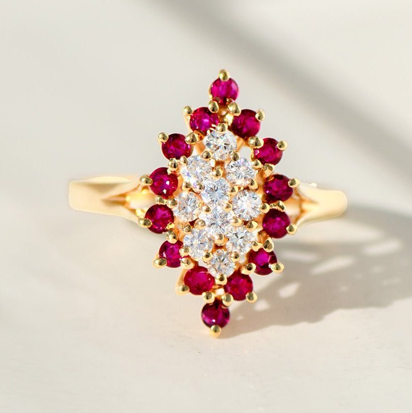 Funkelnder Cocktailring mit Rubinen & Diamanten | 14K Vintage Gold - Honey Jewelry