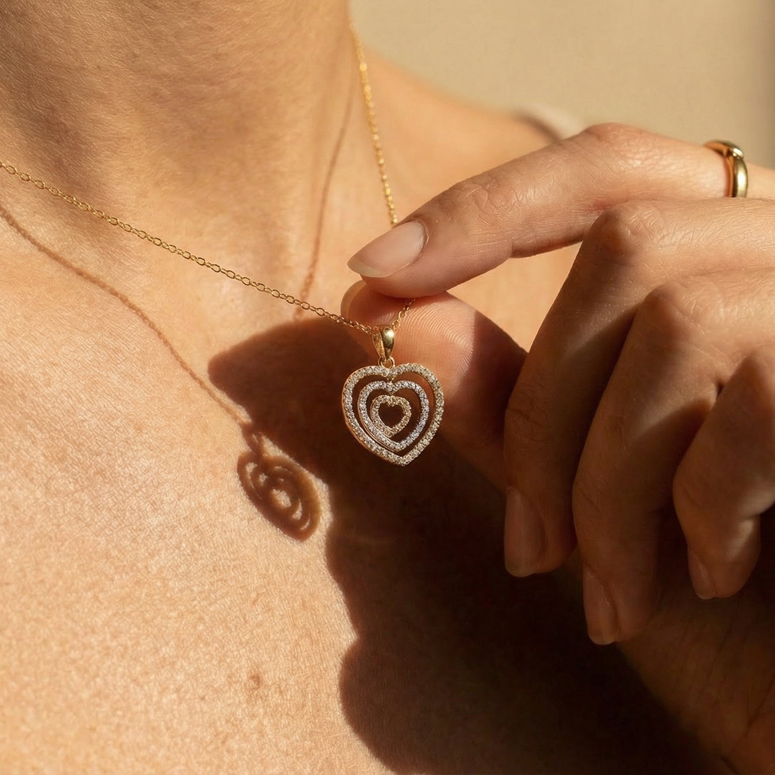 Tricolor Herzanhänger aus 14 Karat Gold mit Diamanten – drei Farben, eine Verbindung