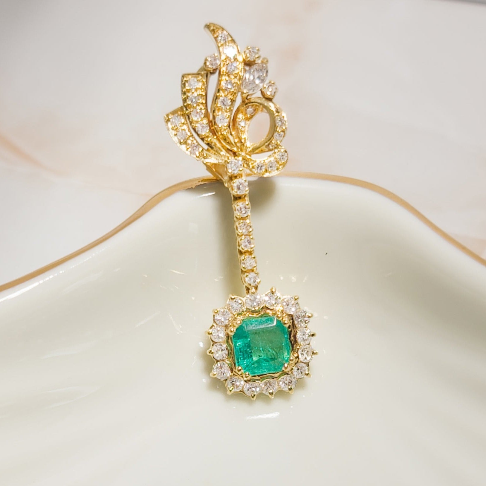 Goldohrringe mit Smaragden und Diamanten – Doppelt Funkelnd - Honey Jewelry