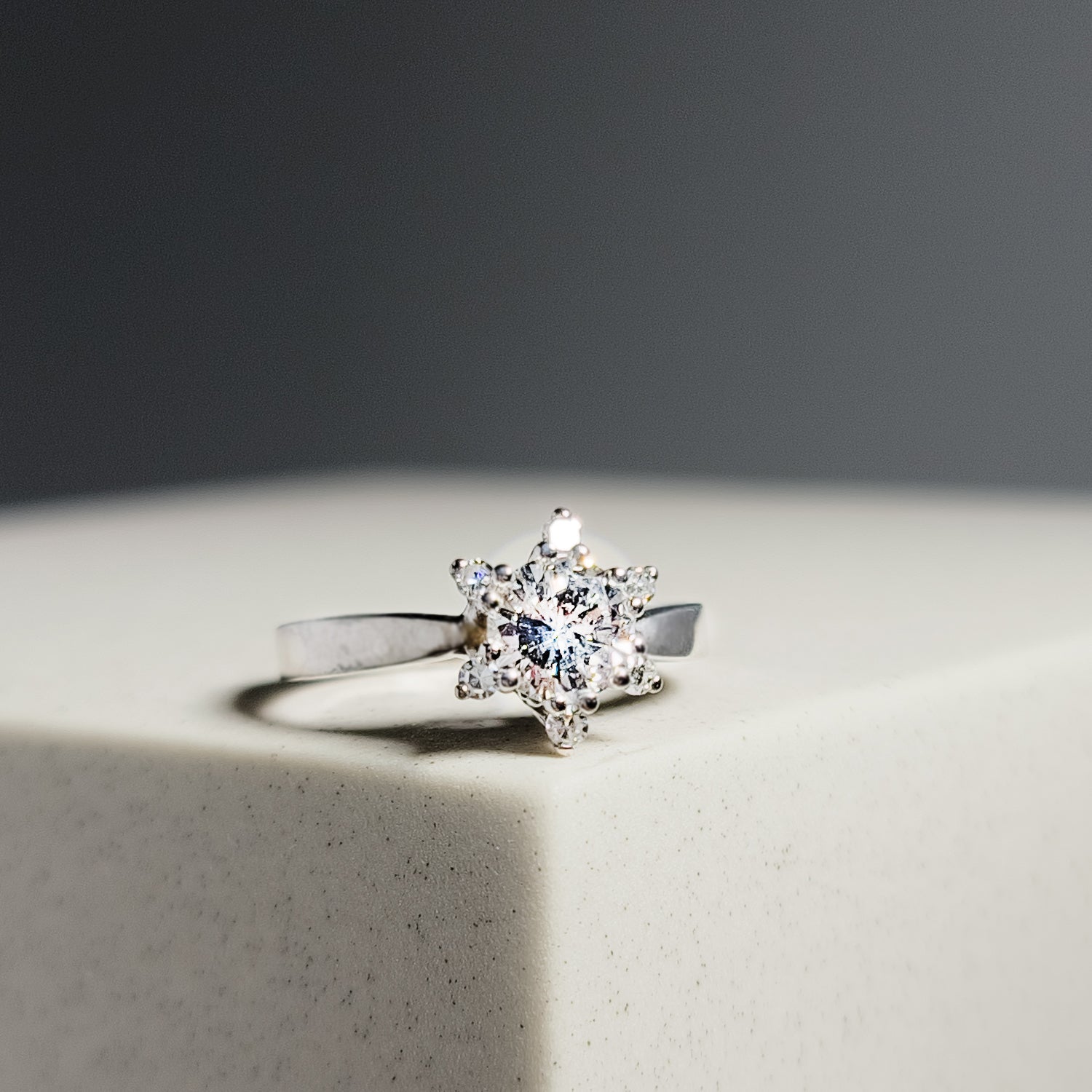 Goldring mit Solitär Brillant – Unvergängliche Eleganz - Honey Jewelry