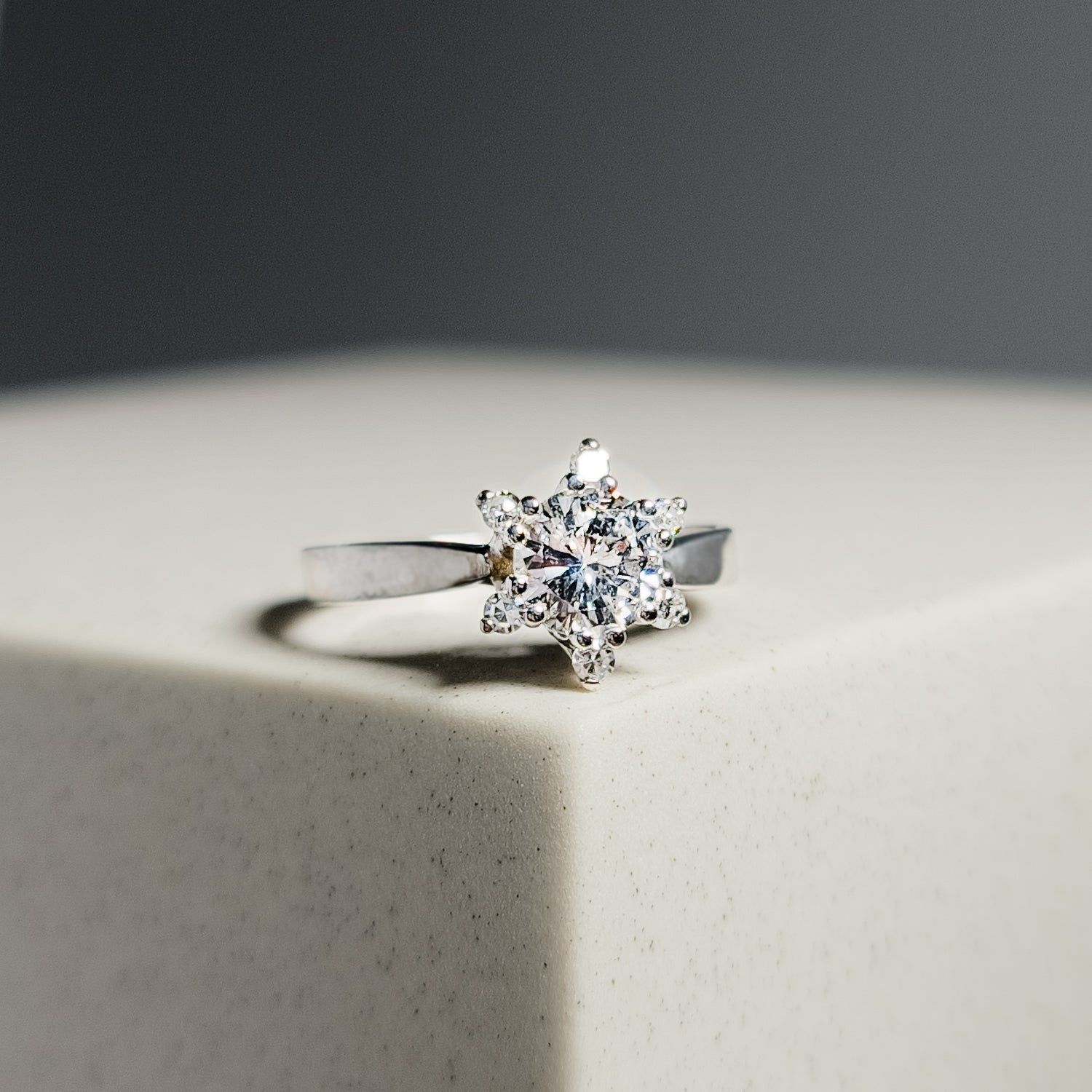 Goldring mit Solitär Brillant – Unvergängliche Eleganz - Honey Jewelry