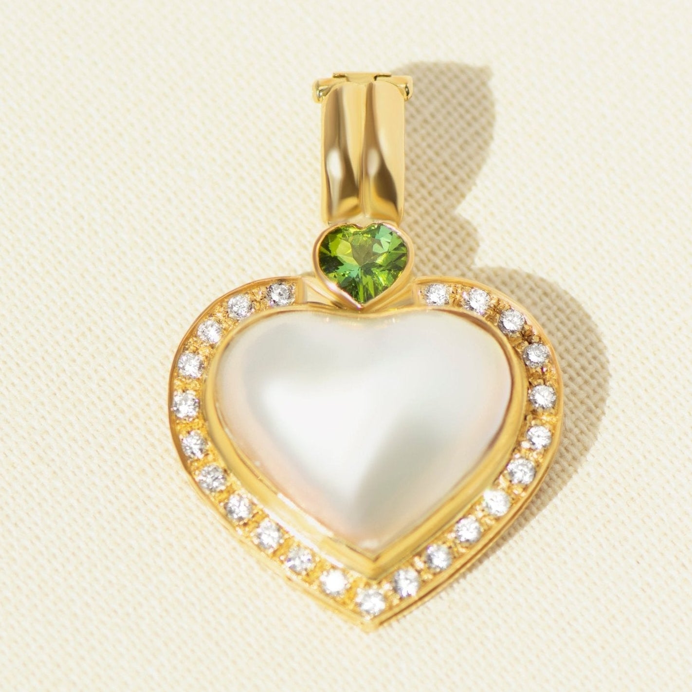 Herzanhänger – Mabé-Perle, Peridot & Diamanten – 750 Gold - Honey Jewelry