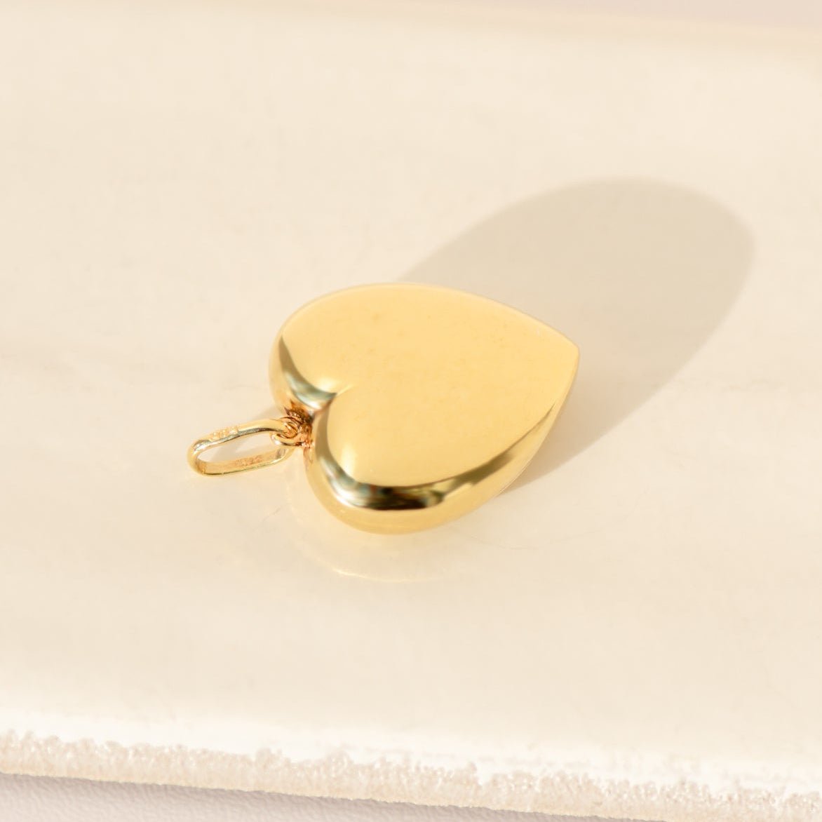 Herzanhänger aus 14 Karat Gelbgold – klassisches Liebessymbol im 90er - Jahre - Design - Honey Jewelry