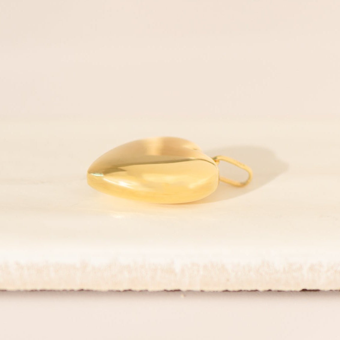 Herzanhänger aus 14 Karat Gelbgold – klassisches Liebessymbol im 90er - Jahre - Design - Honey Jewelry