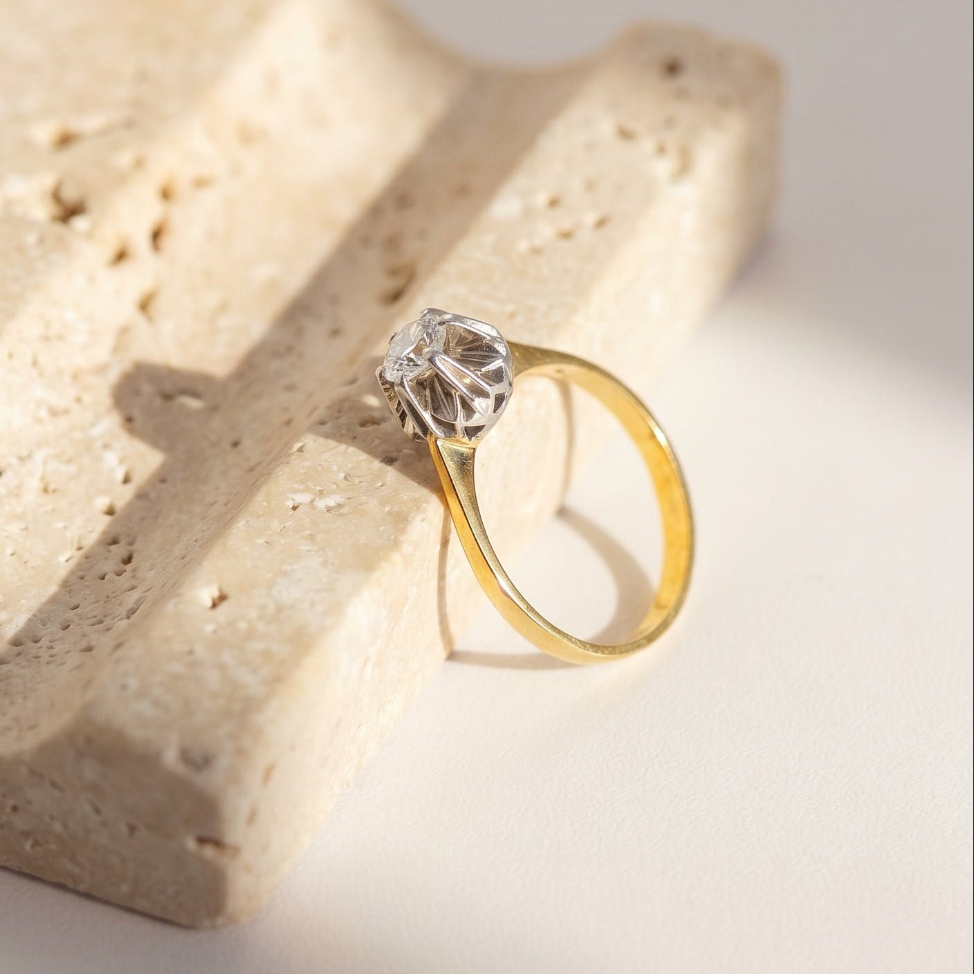 Hoher Solitärring aus Gelbgold mit 0,50 ct Diamant - Honey Jewelry