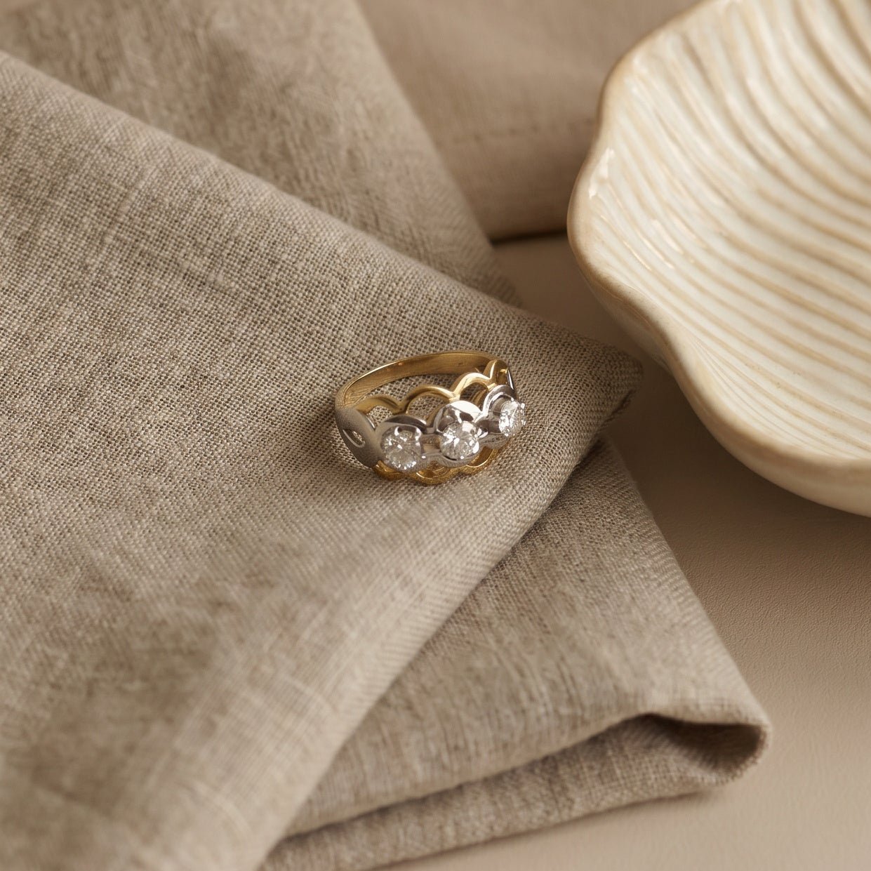 Imposanter Diamantring aus Gelb - und Weißgold - Honey Jewelry