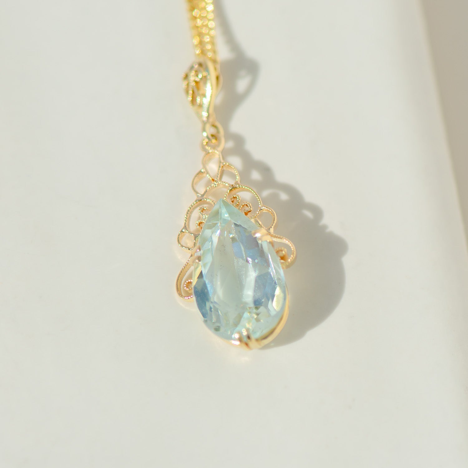 Jugendstil/Art - Déco Kette mit Aquamarin aus Gelbgold – filigraner Vintage Anhänger um 1920 - Honey Jewelry