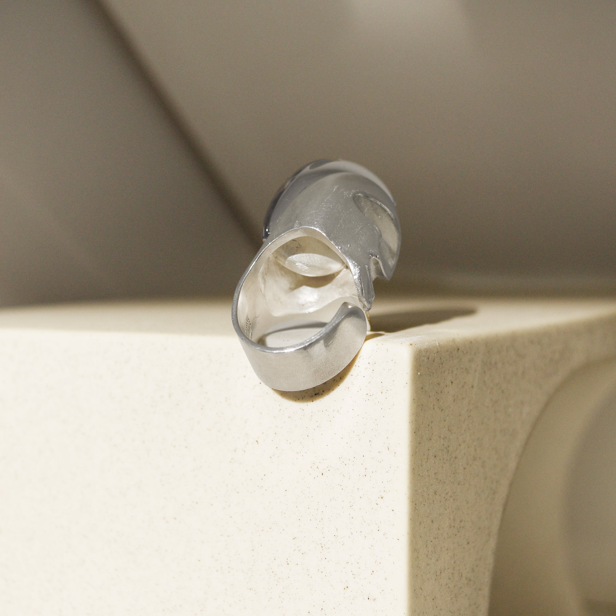 Lapponia Silberring mit Acryl – Modernistisch und auffällig - Honey Jewelry