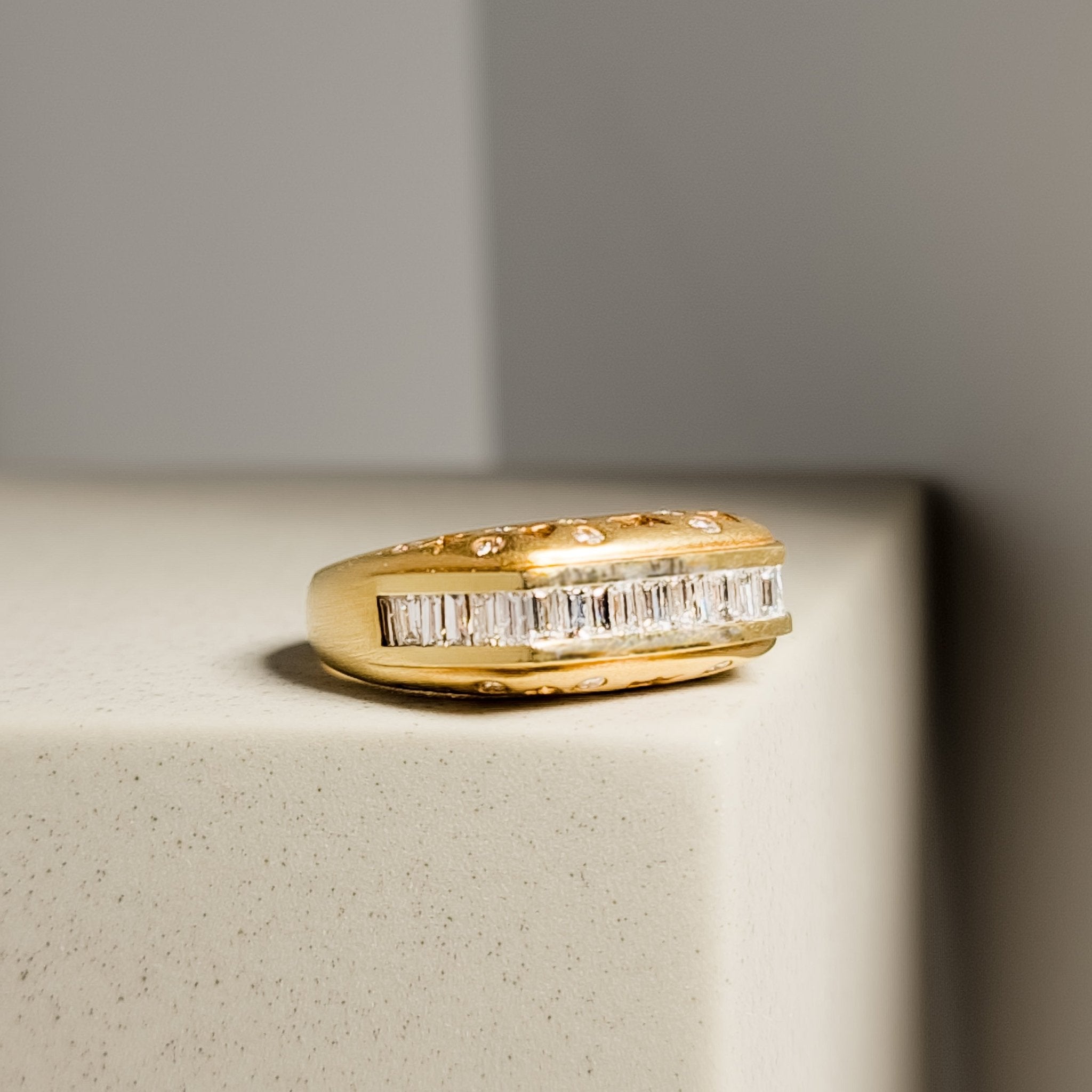 Luxuriöser 750er Goldring mit Mehrfach - Diamanten - Honey Jewelry