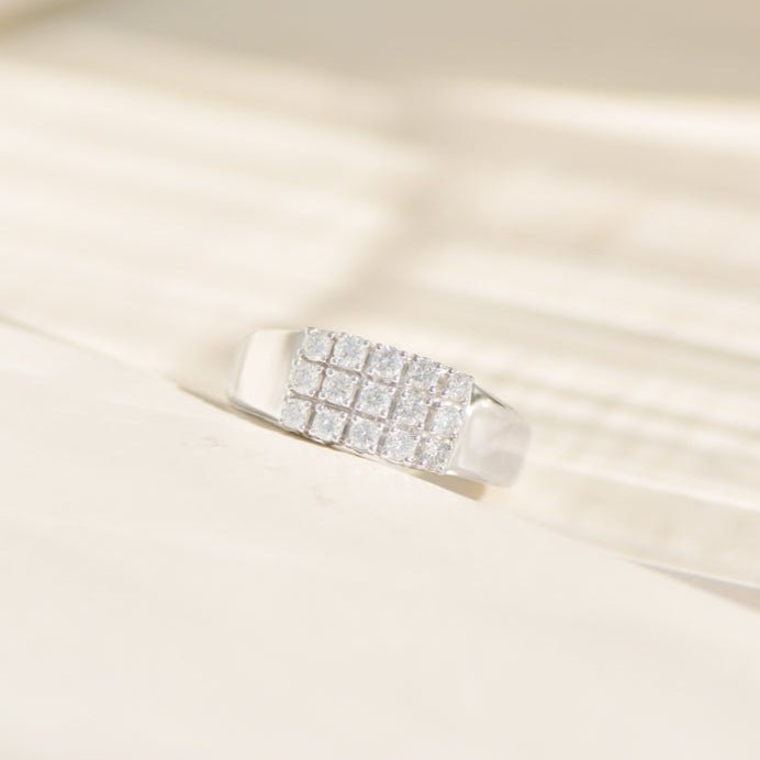 Ring aus 14K Weißgold mit 15 Brillanten – klare Linien, starkes Funkeln - Honey Jewelry