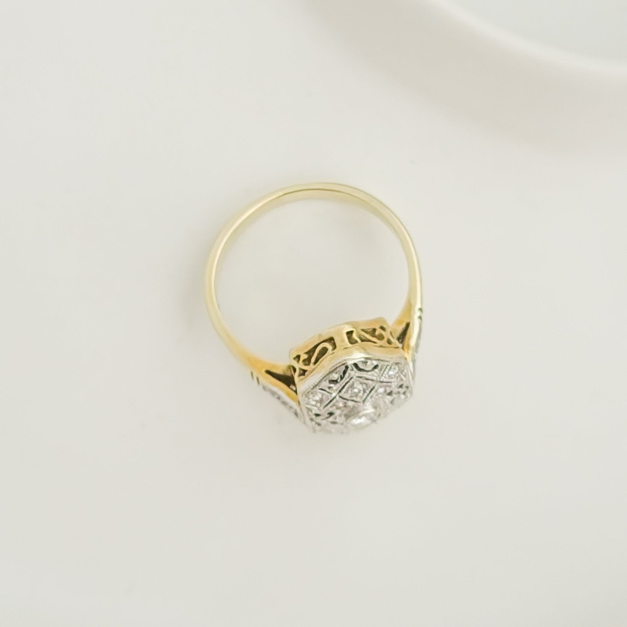 Schöner Art Deko Ring aus 14 K Gold - Honey Jewelry