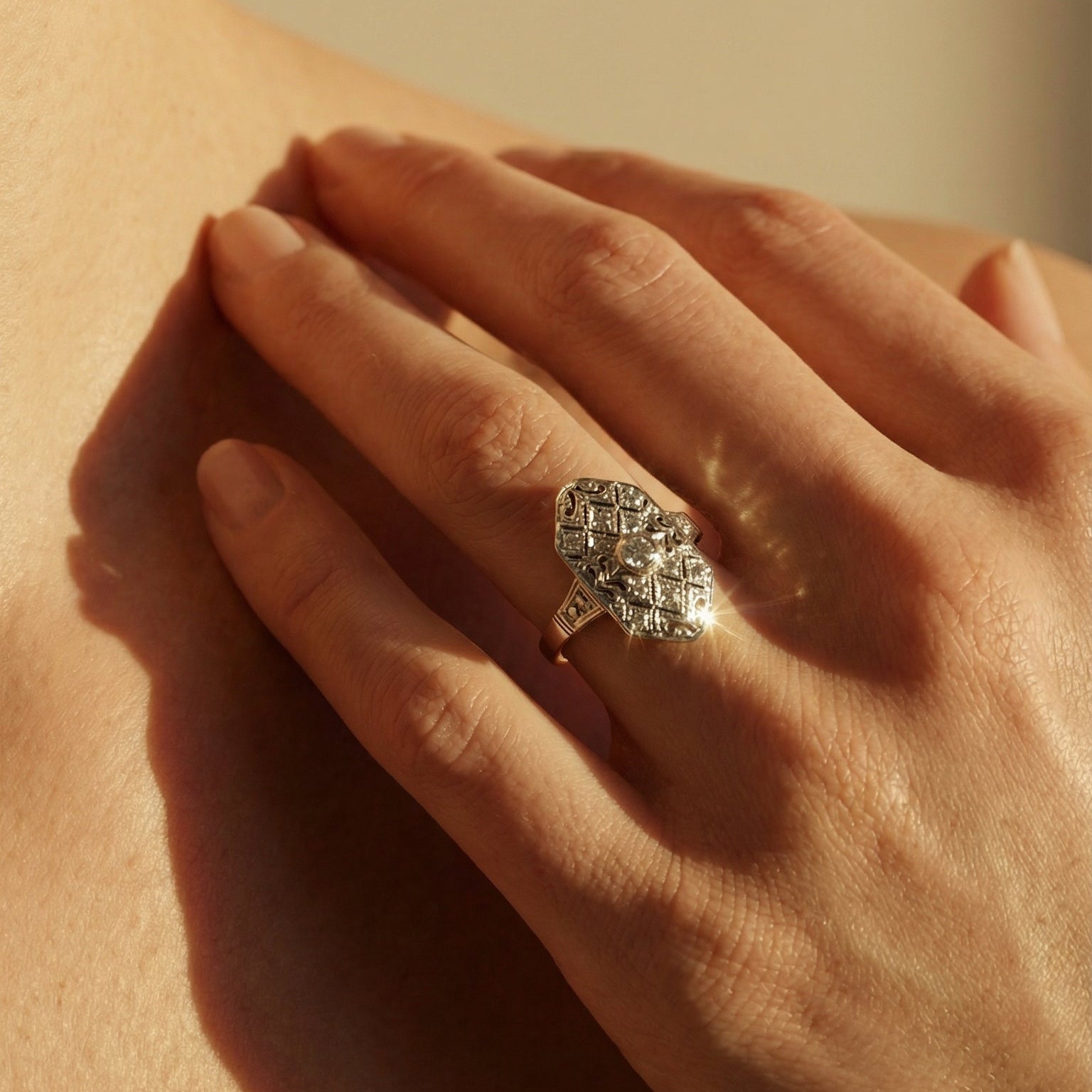 Schöner Art Deko Ring aus 14 K Gold - Honey Jewelry