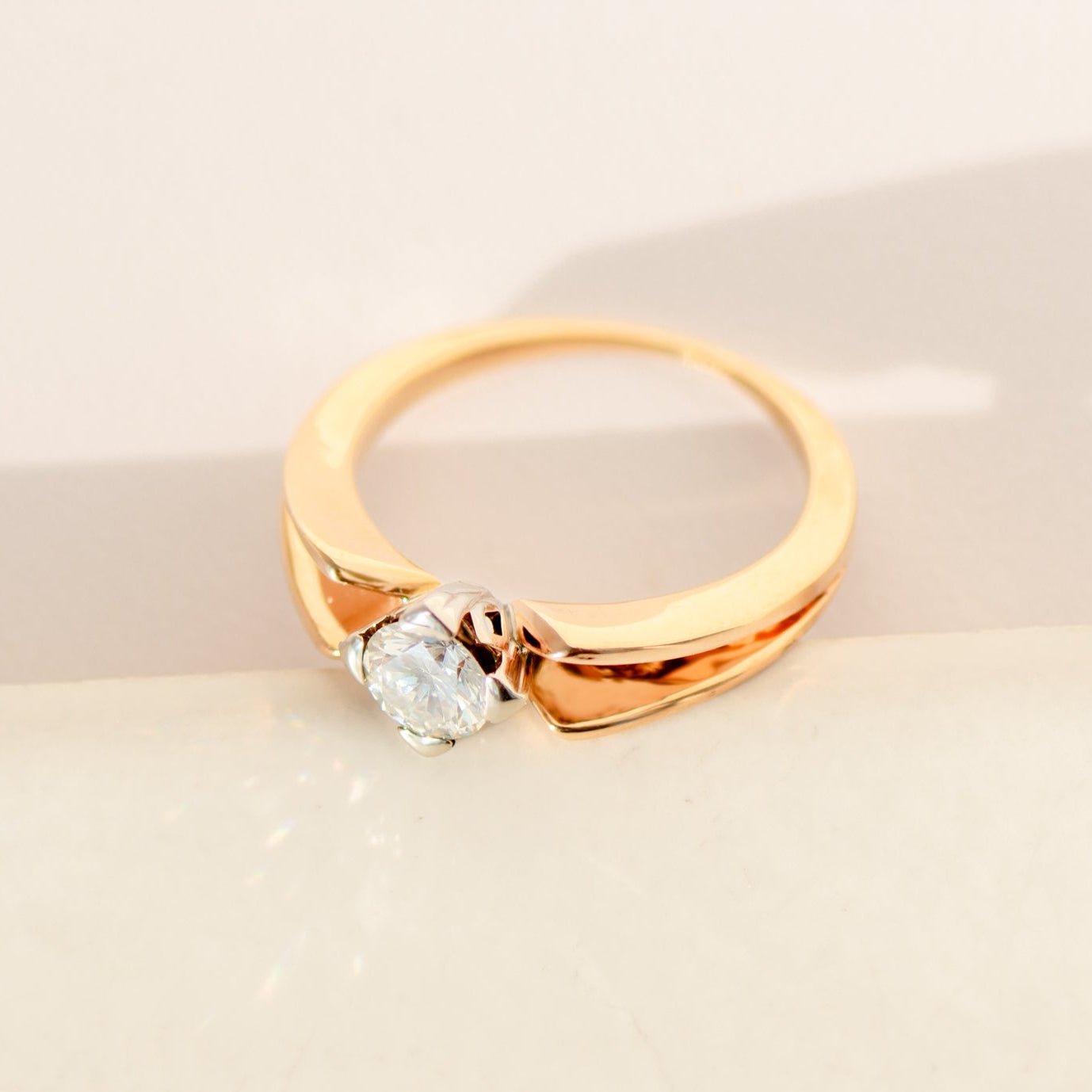 Solitär - Ring aus 750 Gelbgold mit Diamant (0,47 ct) – klassischer Verlobungsring - Honey Jewelry