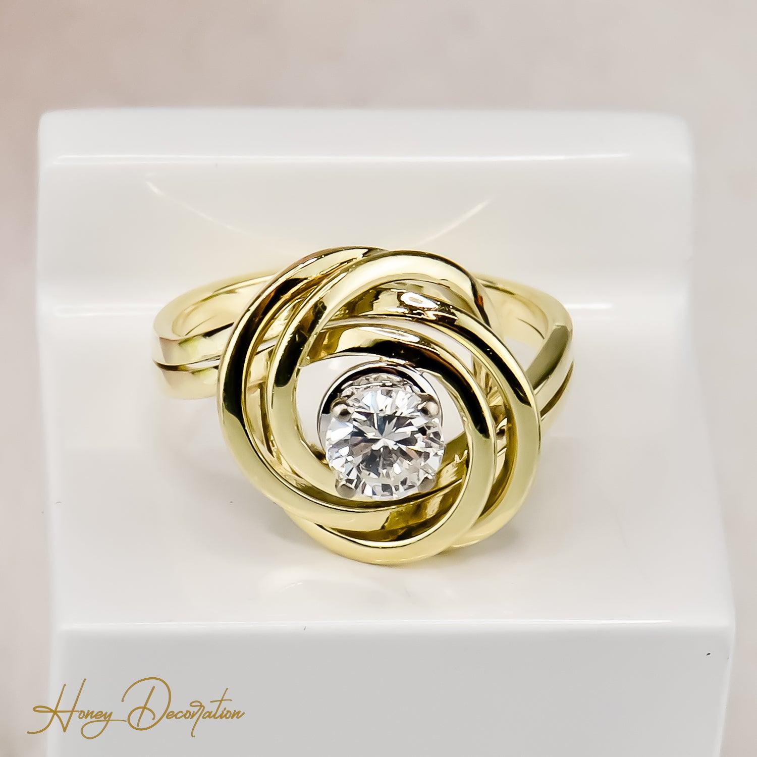 Solitärring mit Brillant aus 14 Karat Gold in einzigartigem Design - Honey Jewelry