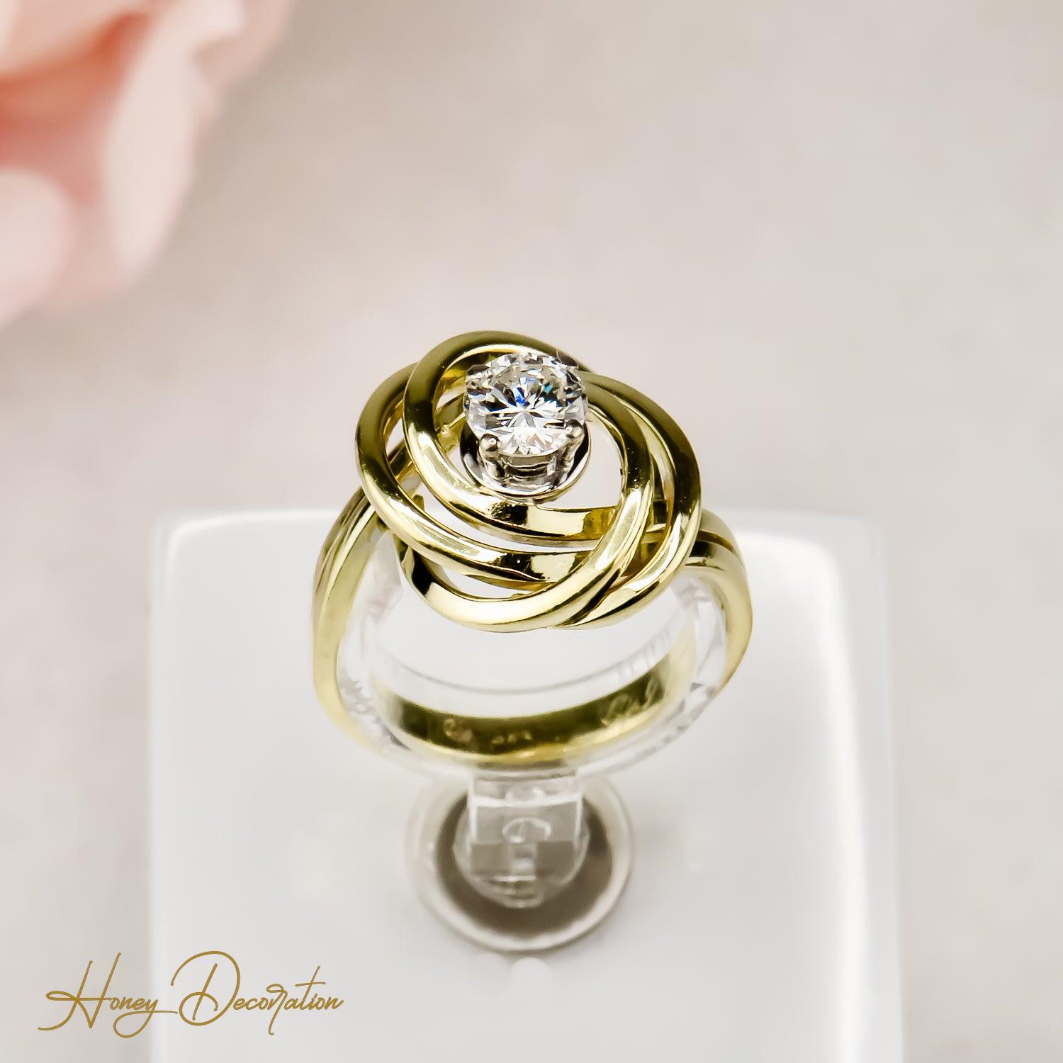 Solitärring mit Brillant aus 14 Karat Gold in einzigartigem Design - Honey Jewelry