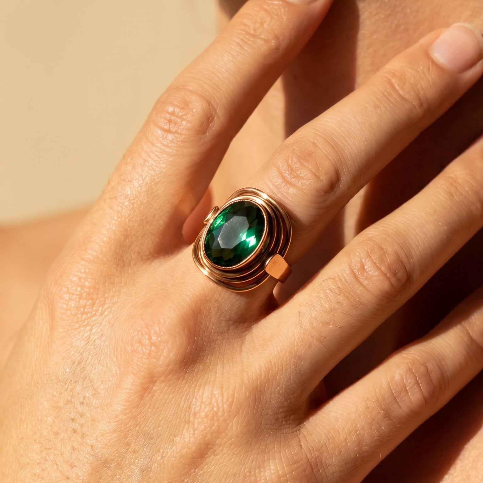Space Age Turmalin Ring aus Gelbgold - Honey Jewelry