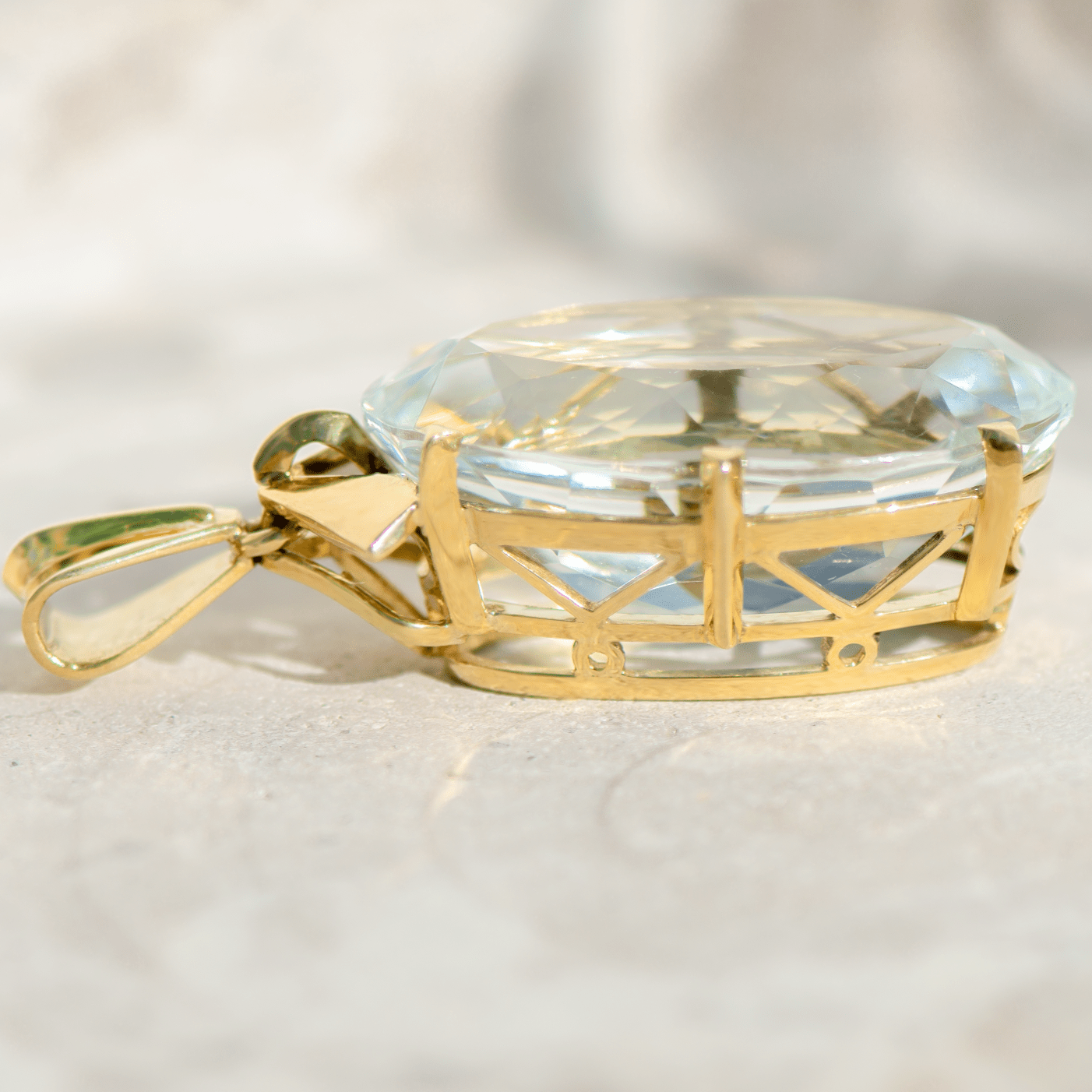 Vintage - Anhänger aus 14K Gelbgold mit 40ct Aquamarin – himmlisches Blau in großer Geste - Honey Jewelry