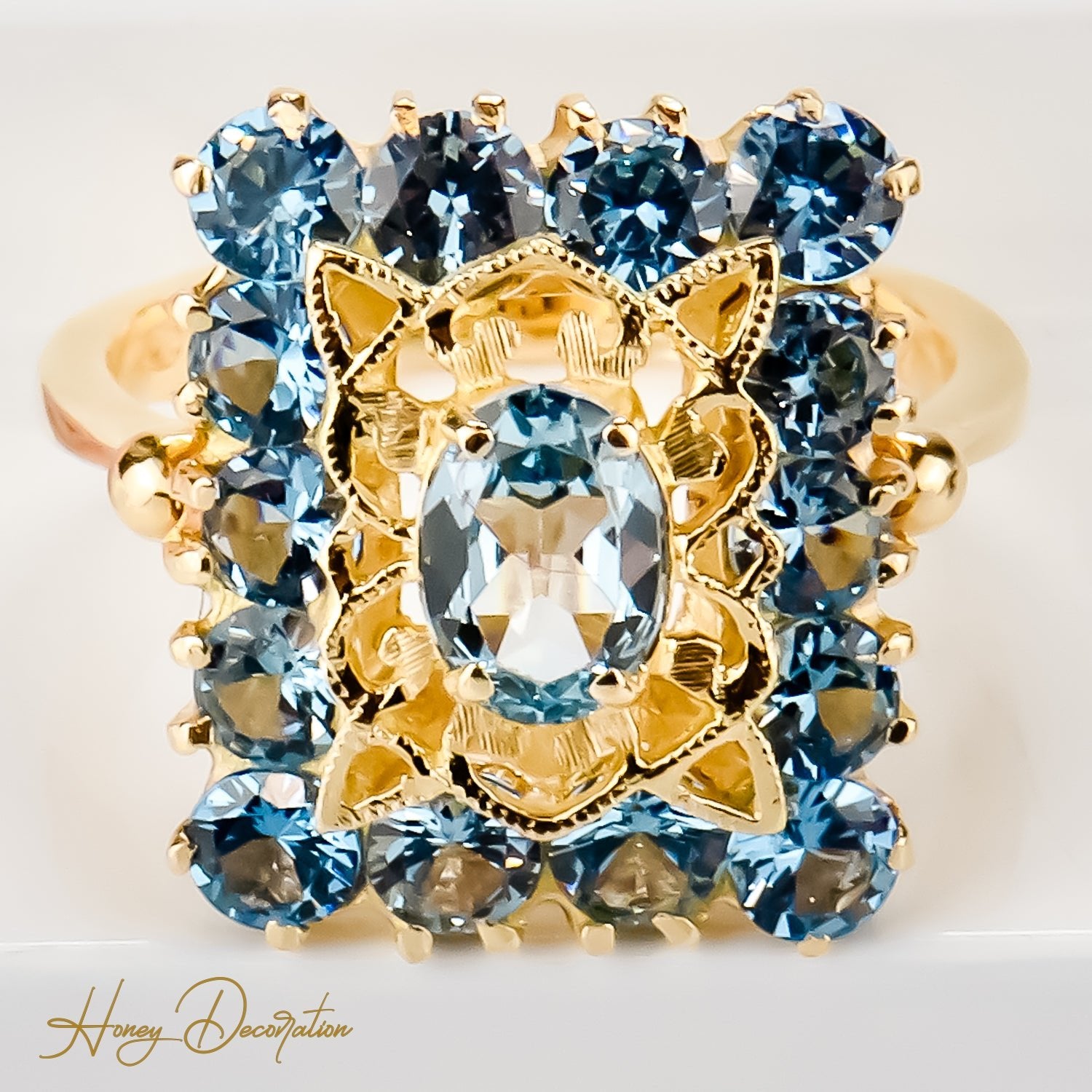 Vintage Goldring aus 18 Karat Gelbgold besetzt mit blauen Edelsteinen - Honey Jewelry