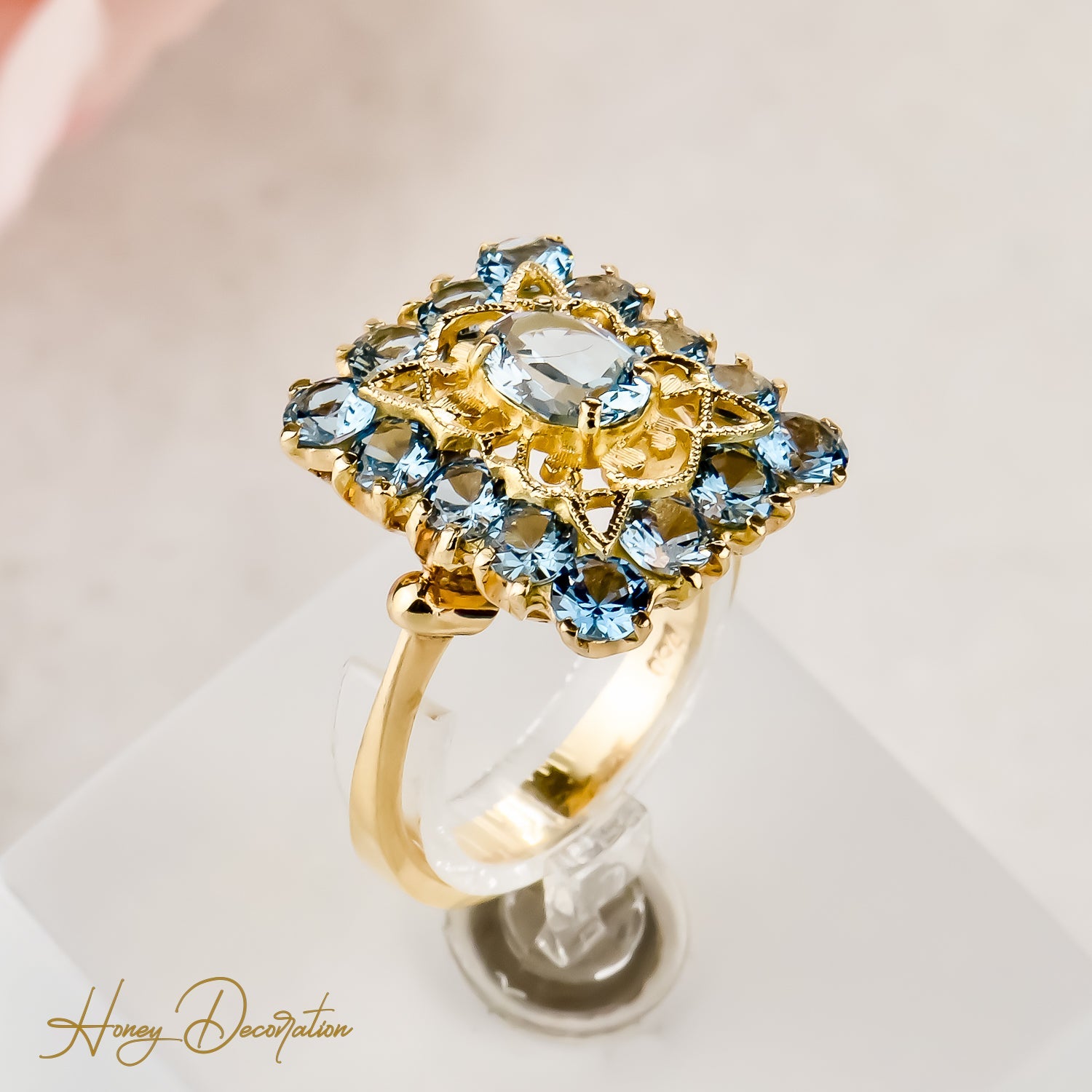 Vintage Goldring aus 18 Karat Gelbgold besetzt mit blauen Edelsteinen - Honey Jewelry