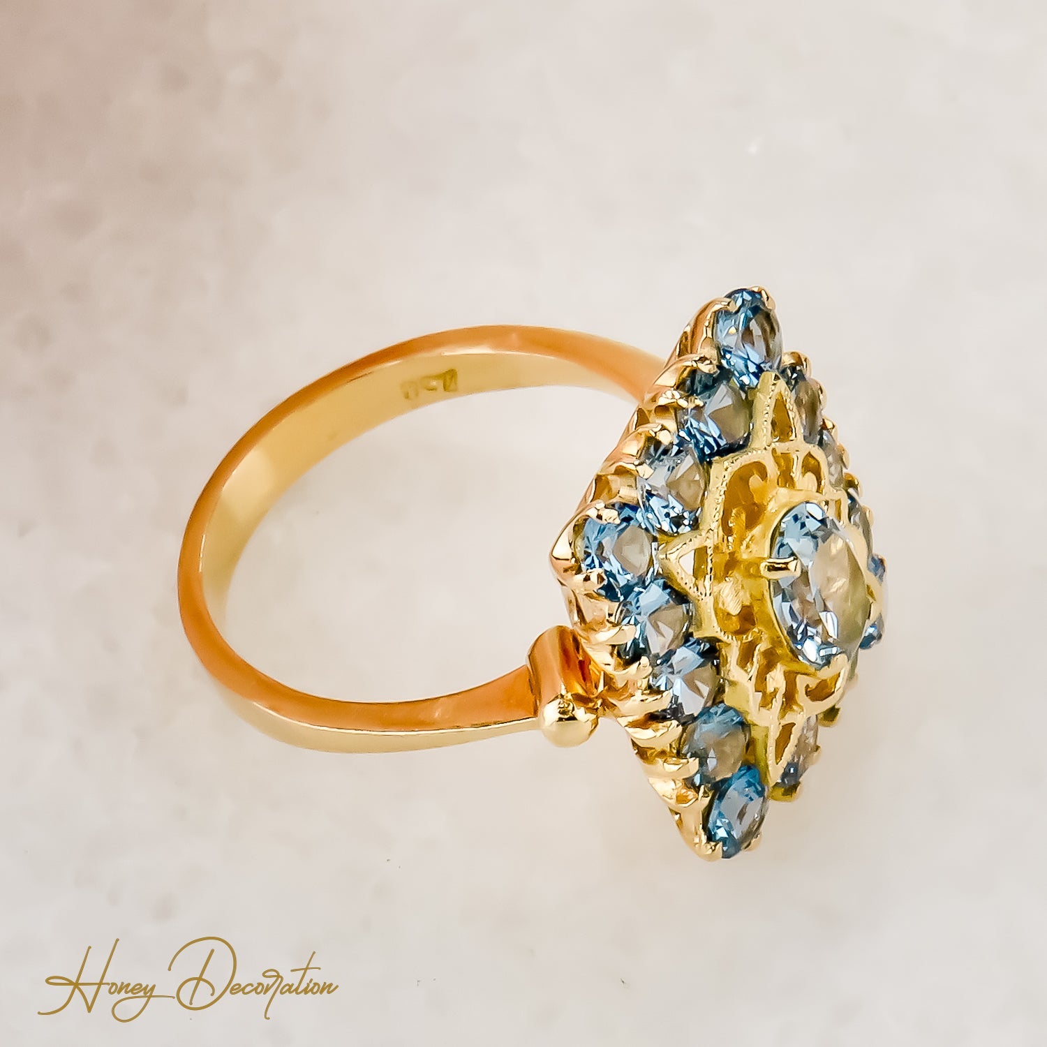 Vintage Goldring aus 18 Karat Gelbgold besetzt mit blauen Edelsteinen - Honey Jewelry