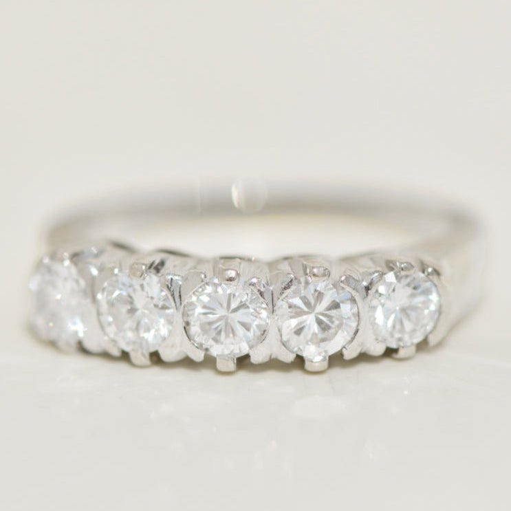 Vintage Halb - Memory - Ring aus 585er Weißgold mit 5 Brillanten – zeitlose Klasse mit Strahlkraft - Honey Jewelry