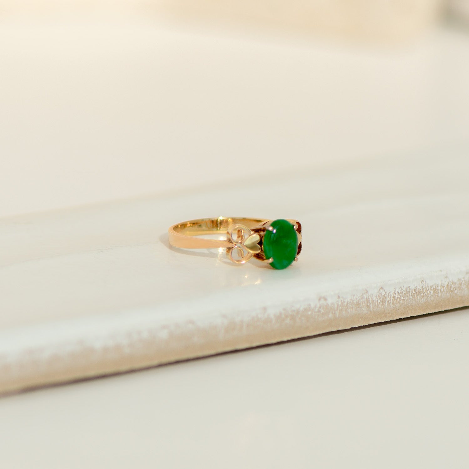 Vintage Jade - Ring aus 14 K Gelbgold mit ovalem Cabochon – Mid - Century Unikat - Honey Jewelry