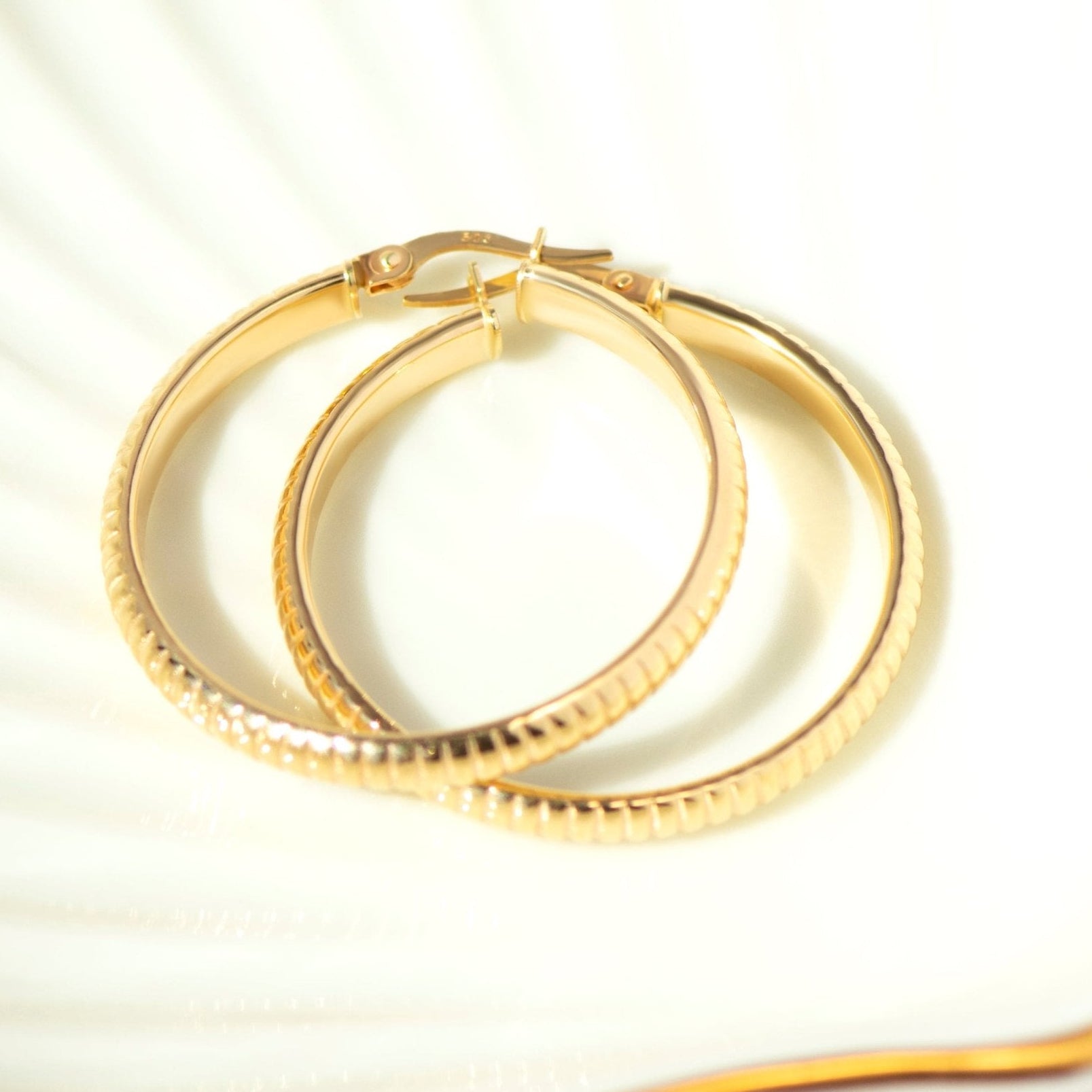 Vintage Kreolen – 585er Gelbgold – Strukturierte Oberfläche - Honey Jewelry