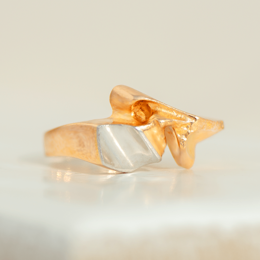 Vintage Lapponia Ring aus 14 Karat Gelbgold & Platin – skulpturales Design von Björn Weckström, ca. 1970er - Honey Jewelry