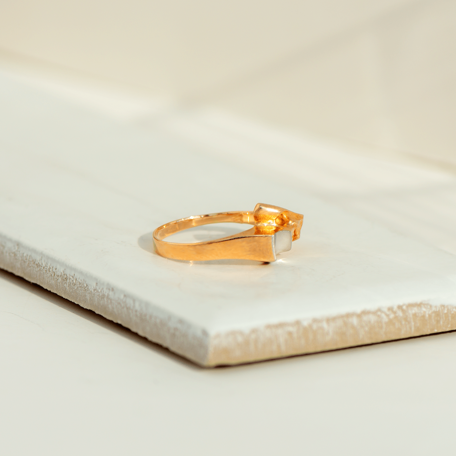 Vintage Lapponia Ring aus 14 Karat Gelbgold & Platin – skulpturales Design von Björn Weckström, ca. 1970er - Honey Jewelry