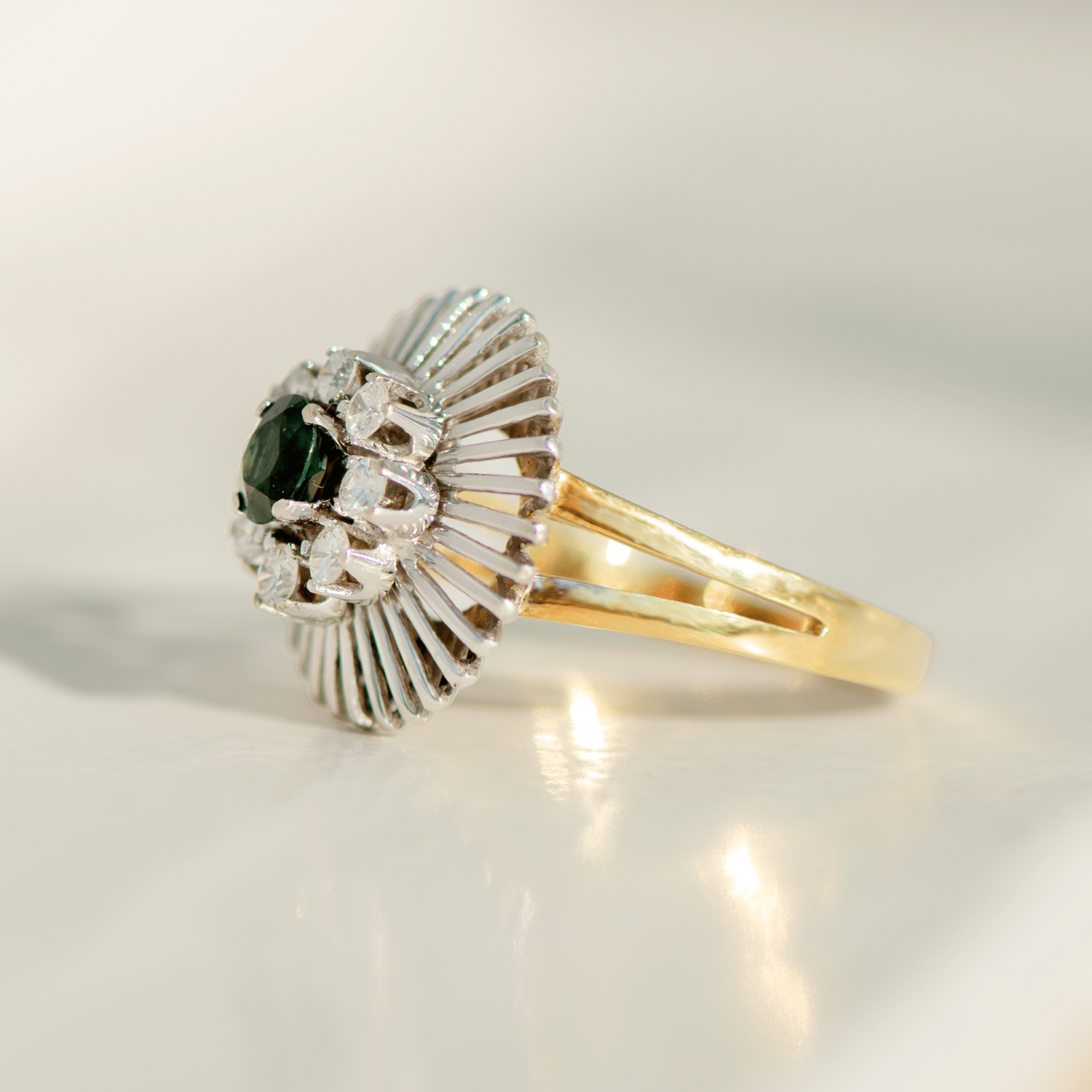 Vintage - Ring aus 14K Gelbgold & Weißgold mit Saphir und Diamanten - Honey Jewelry