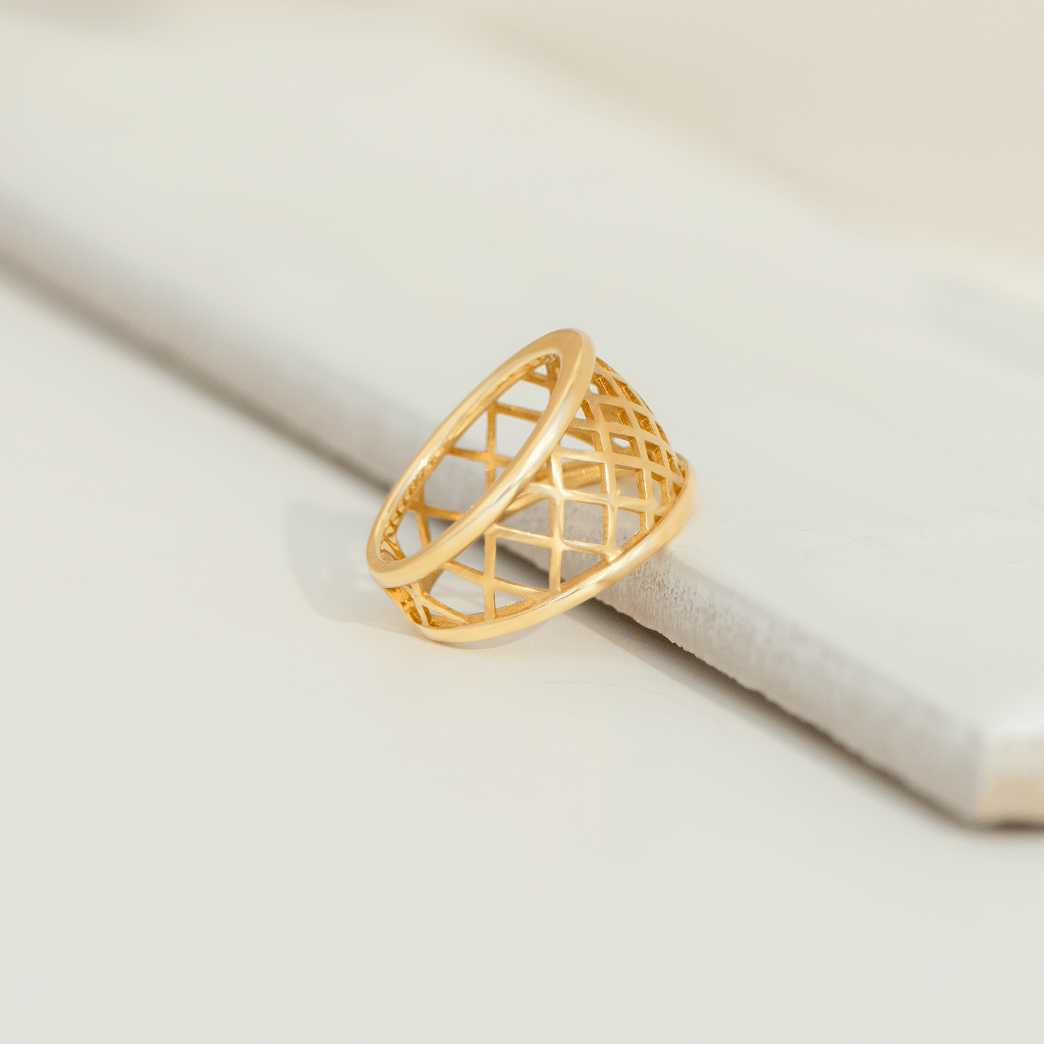 Vintage Ring mit durchbrochener Schiene aus 750er Gelbgold - Honey Jewelry