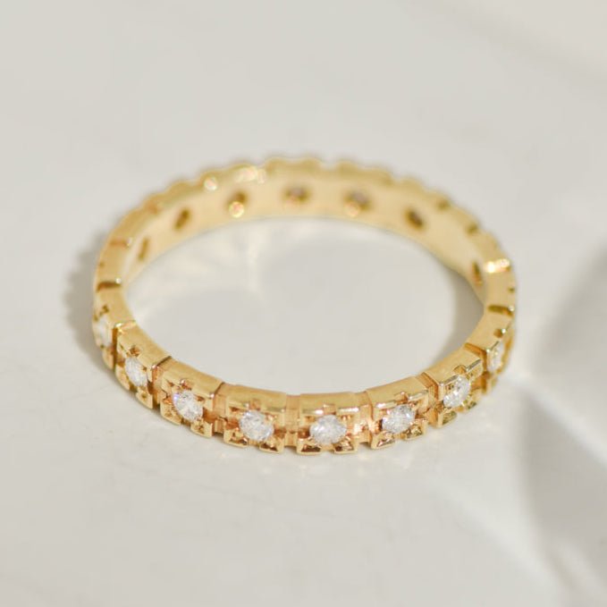 Vintage - Vollmemory - Ring aus 14K Gelbgold mit 17 Brillanten – ein Kreis aus Licht - Honey Jewelry