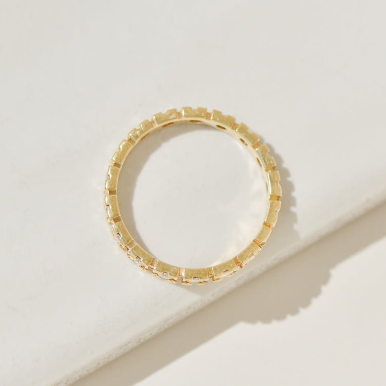 Vintage - Vollmemory - Ring aus 14K Gelbgold mit 17 Brillanten – ein Kreis aus Licht - Honey Jewelry