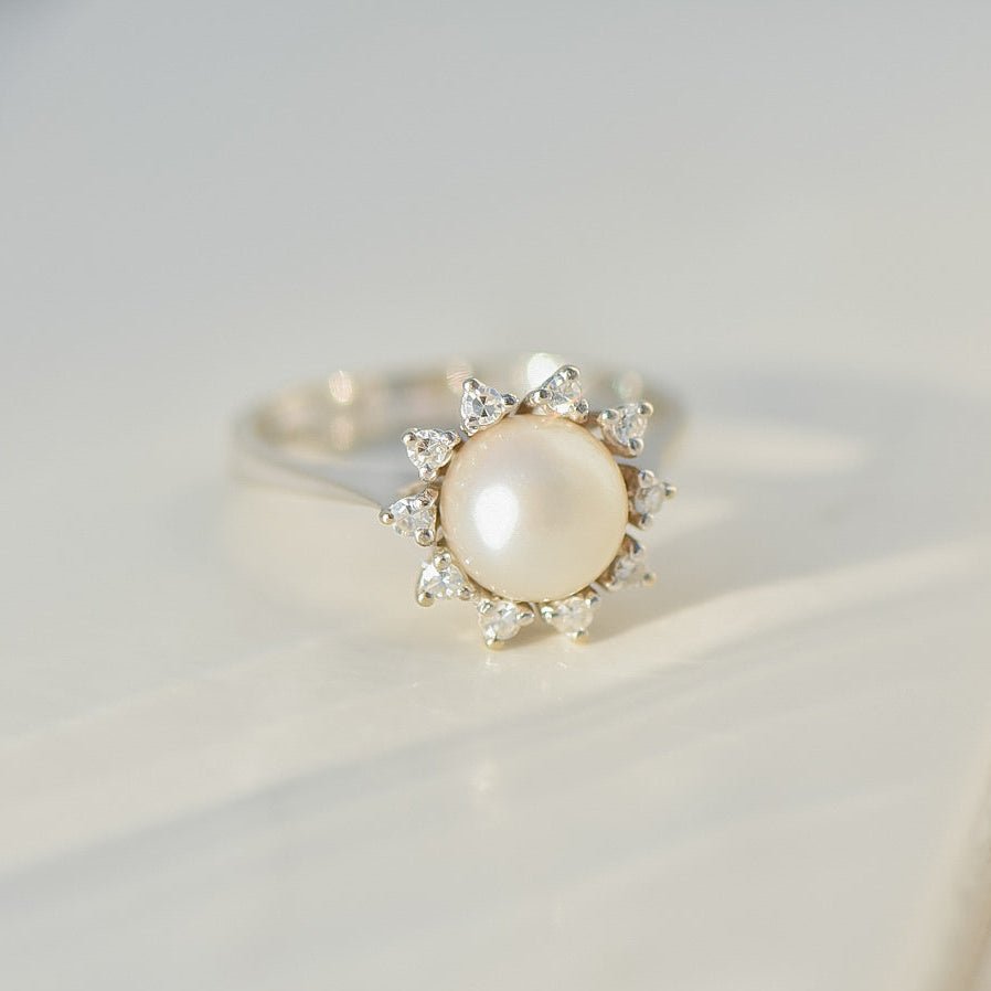 Vintage Weißgoldring mit Mabe - Perle & 10 Diamanten - Honey Jewelry