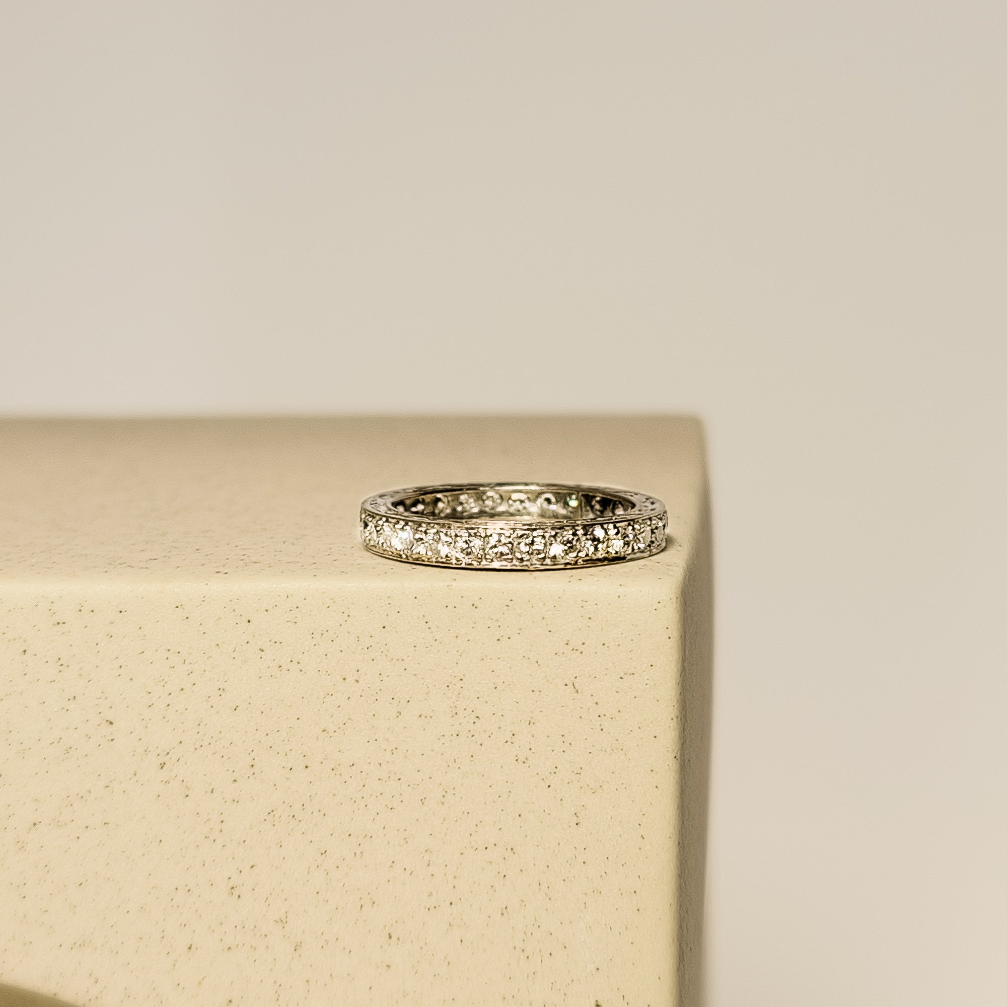 Vollmemory - Ring aus 14K Weißgold - Honey Jewelry