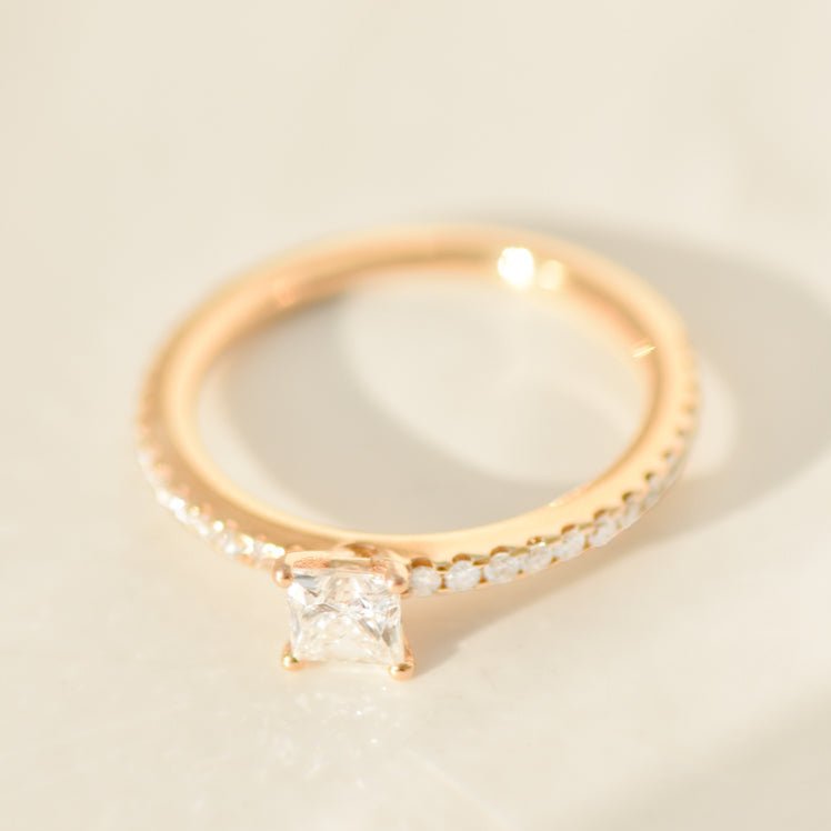 Edler 18k Roségold Ring mit 29 Diamanten (0.45ct) – zeitgemäßes Design, voller Strahlkraft - Honey Jewelry