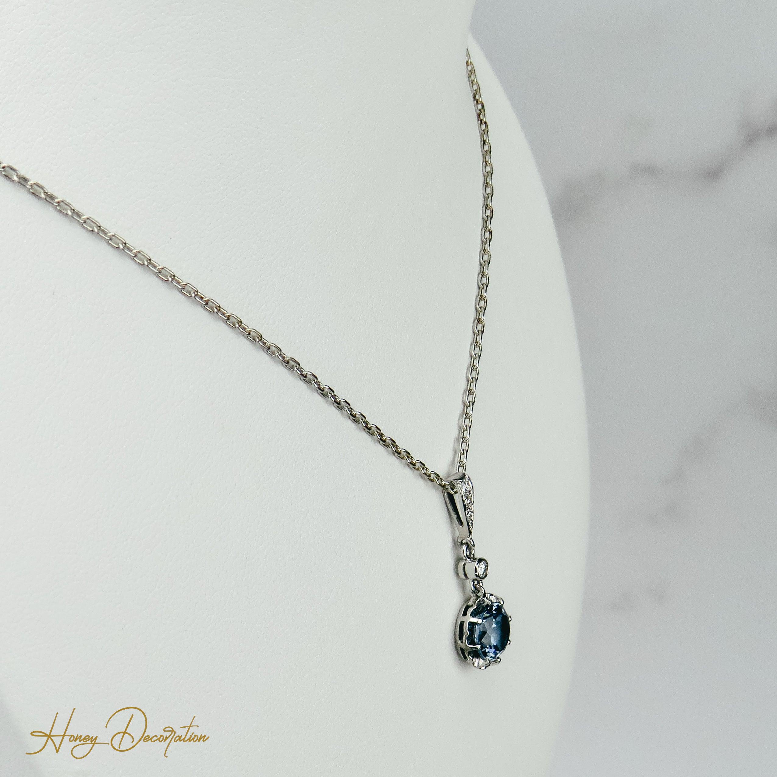 Wunderschönes Weißgold-Collier mit Aquamarin & Brillanten - Honey Decoration