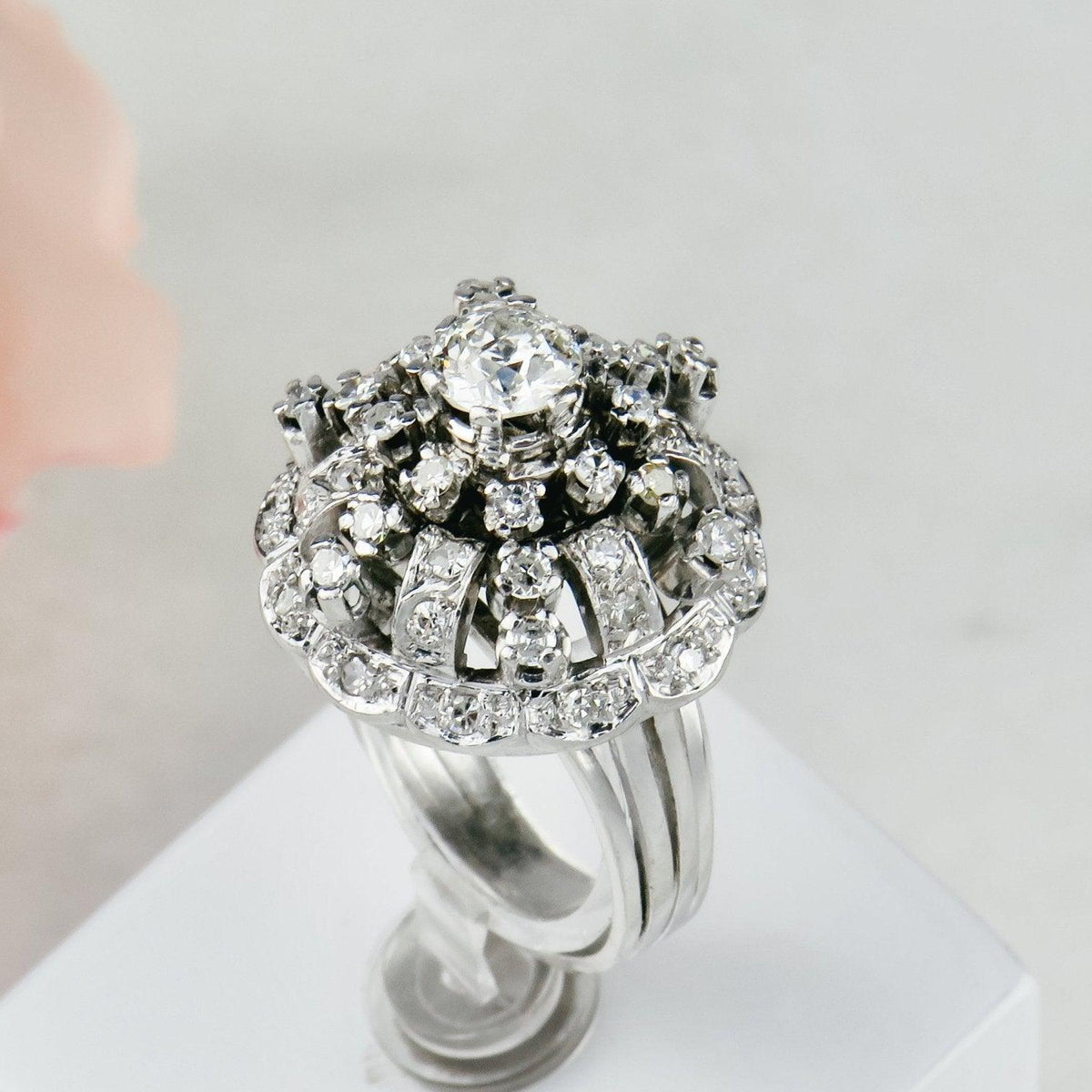 Luxus-Platinring besetzt mit Brillanten - Honey Decoration