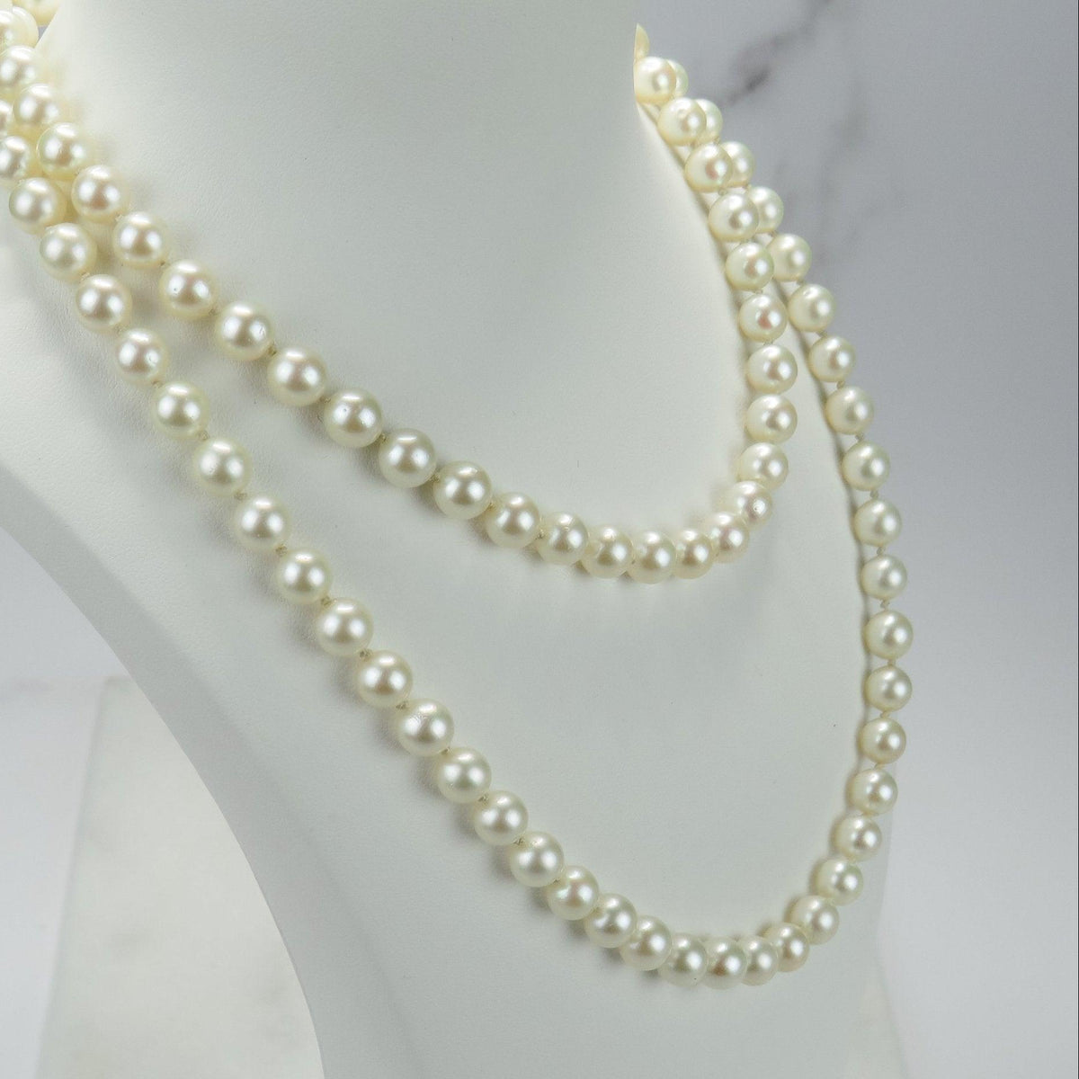 Perlen-Kette aus Akojaperlen mit Gold-Schliesse - Honey Decoration