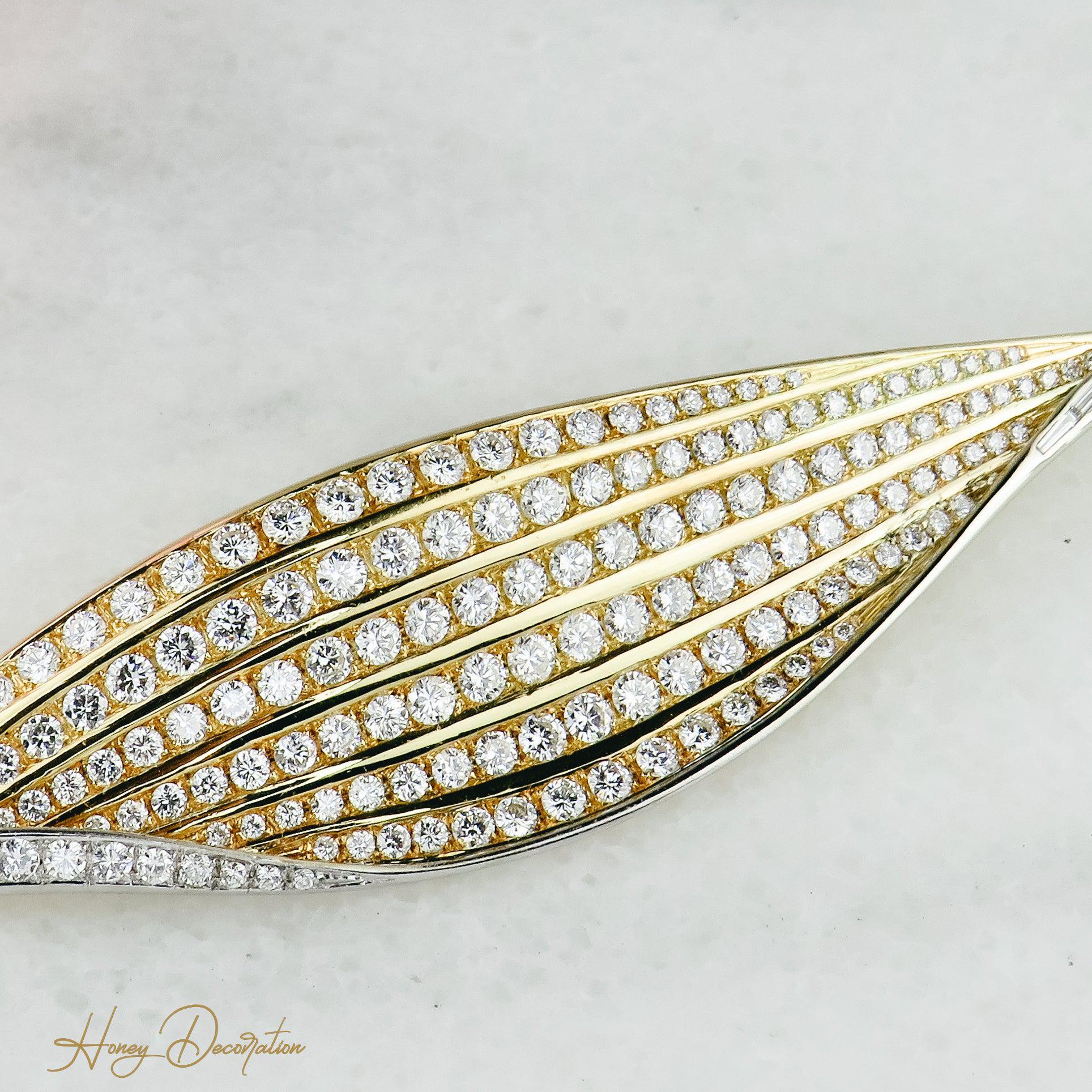 Edle Goldbrosche in Blattform mit Brillanten - Honey Decoration
