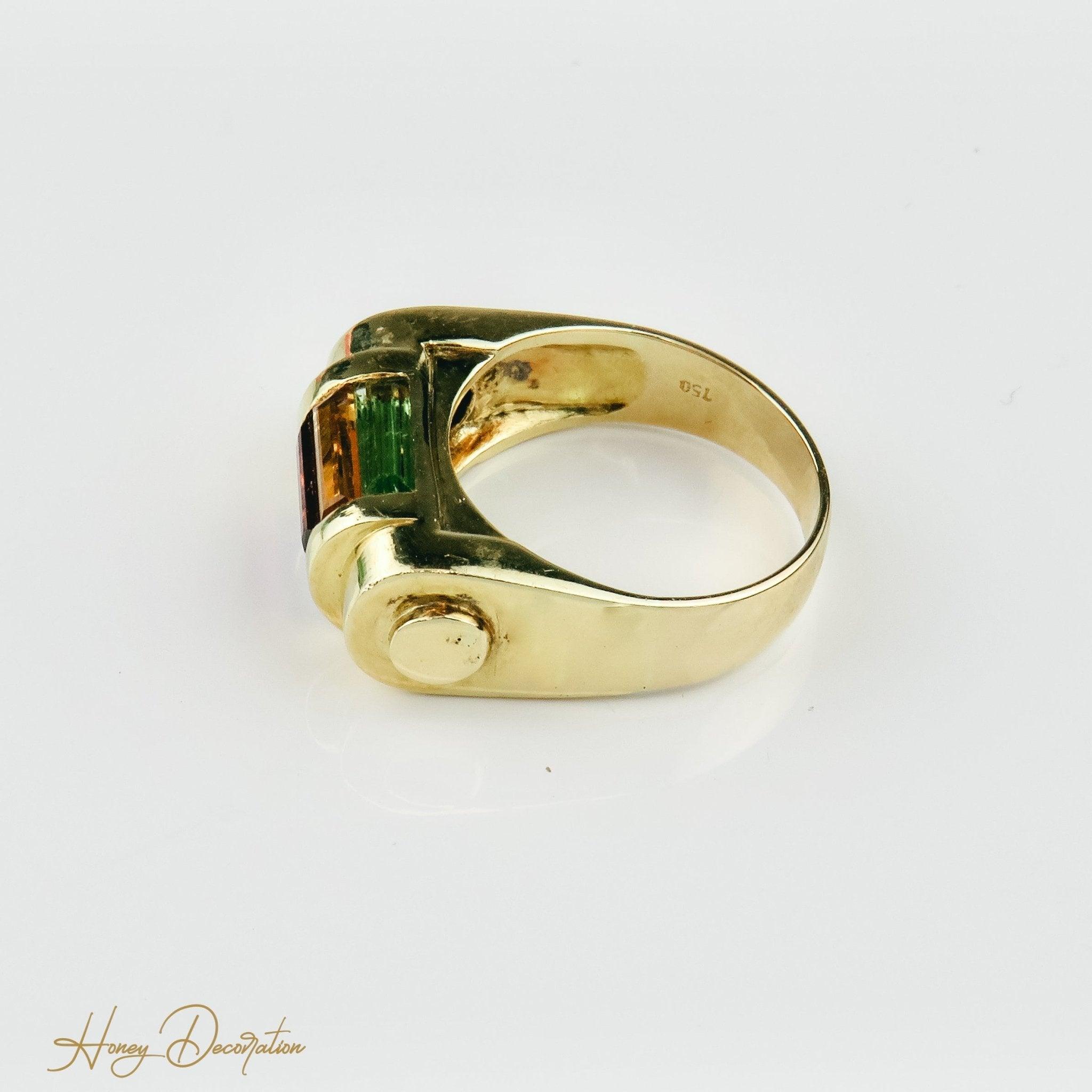 Extravaganter Goldring mit Edelsteinen im Regenbogenlook - Honey Decoration