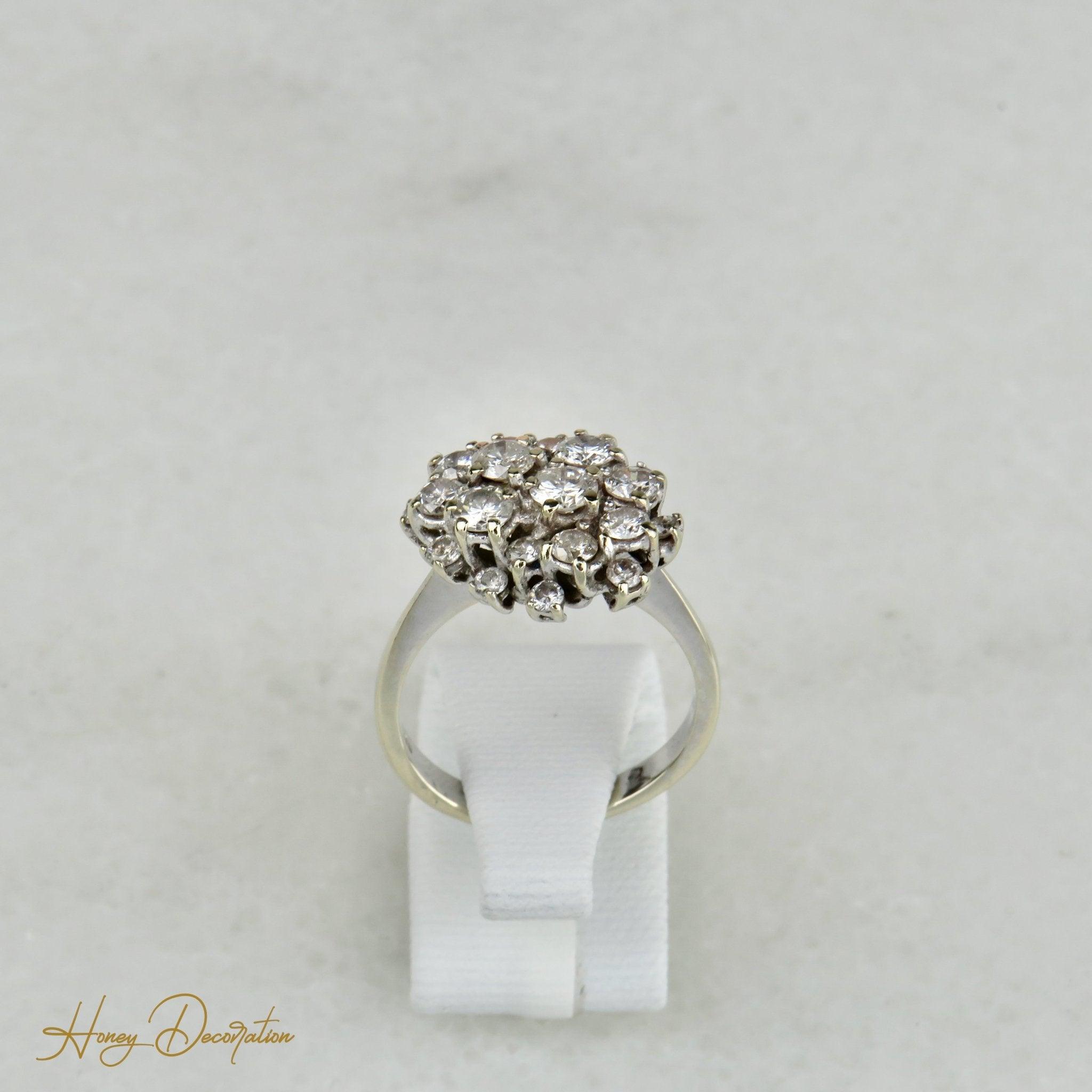 Traumhafter Weißgoldring mit Brillanten - Honey Decoration