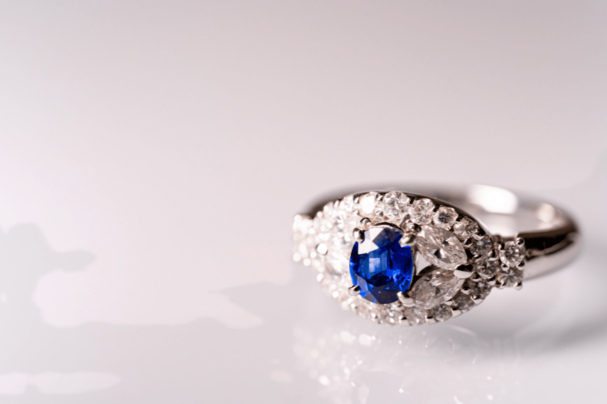 Die Magie des Saphirs: Der Geburtsstein des Septembers! - Honey Jewelry 