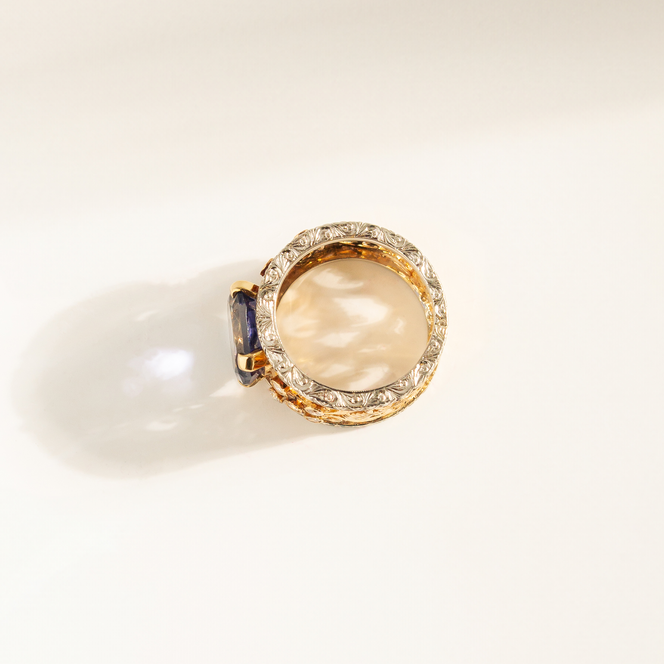 Decorated gold ring with diamonds and amethysts