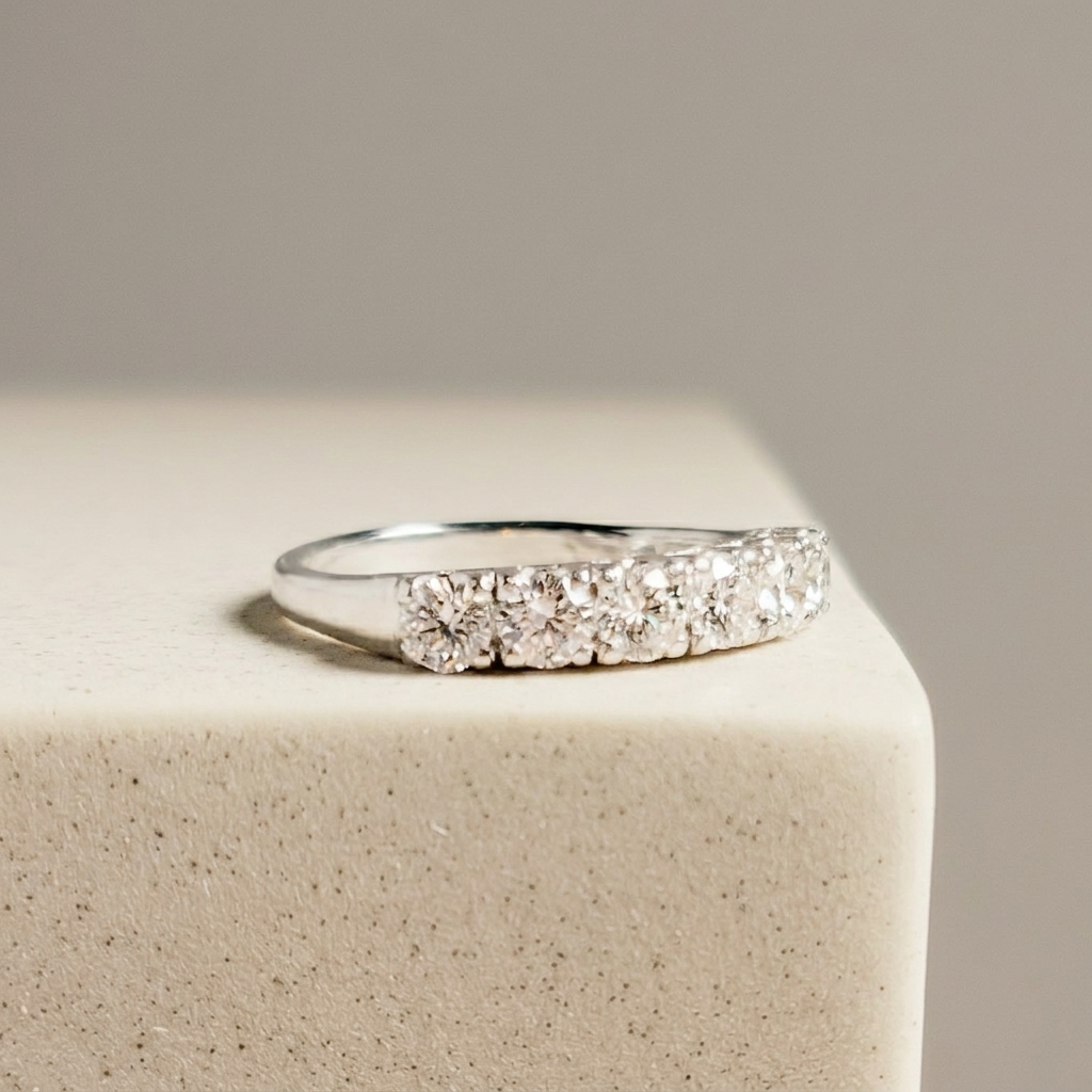 585 white gold ring with brilliant - radiant and chic