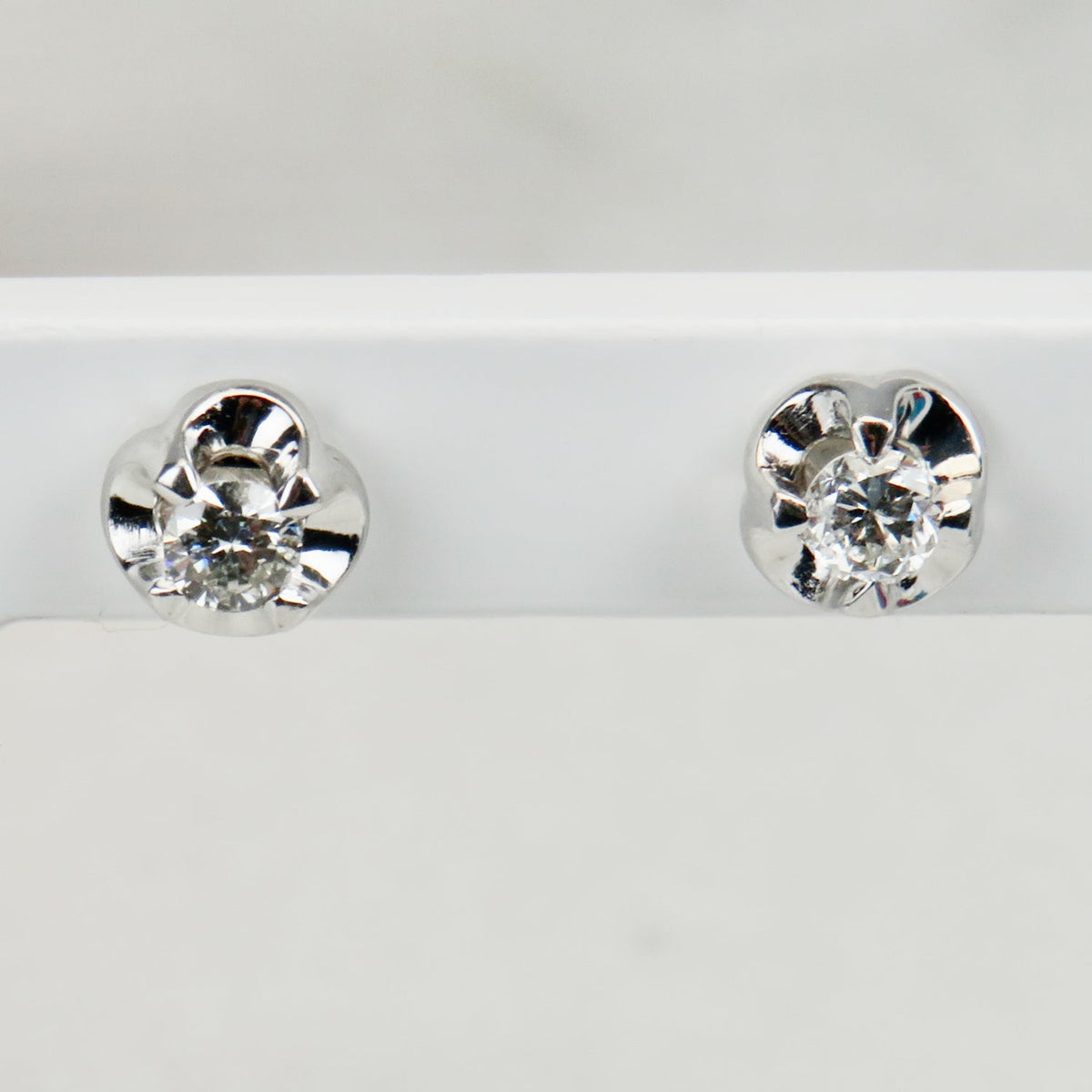 14 Karat Weißgold Ohrstecker mit Brillanten – Funkelndes Highlight - Honey Jewelry