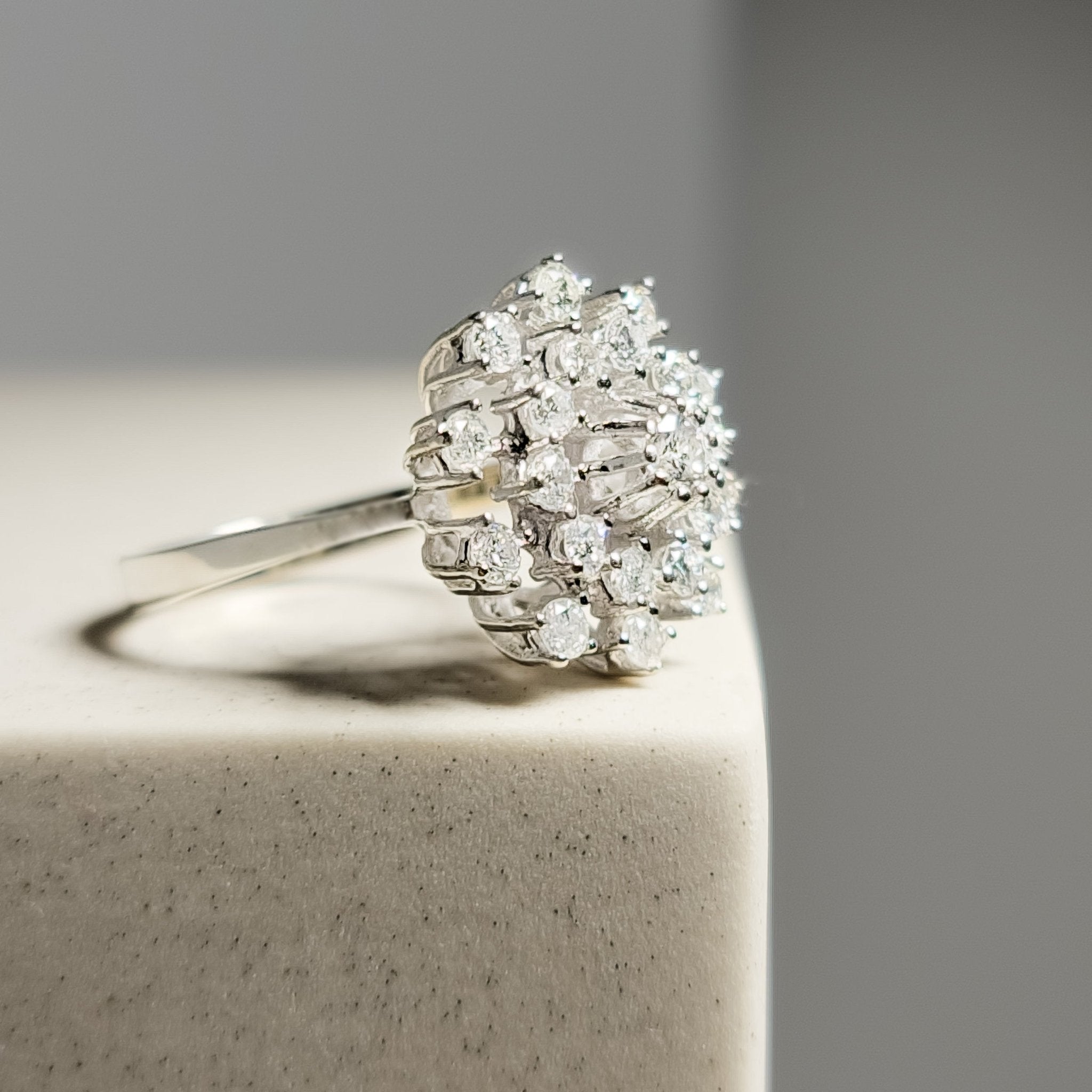 14 Karat Weißgoldring mit Brillanten – Puristischer Luxus - Honey Jewelry