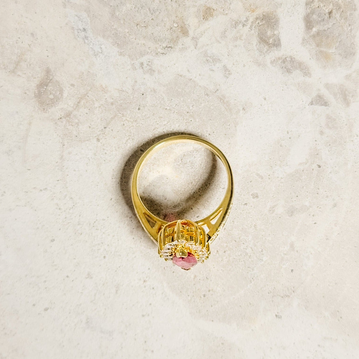 18 Karat Halo - Goldring mit Rubin und Brillanten – Feurige Schönheit - Honey Jewelry